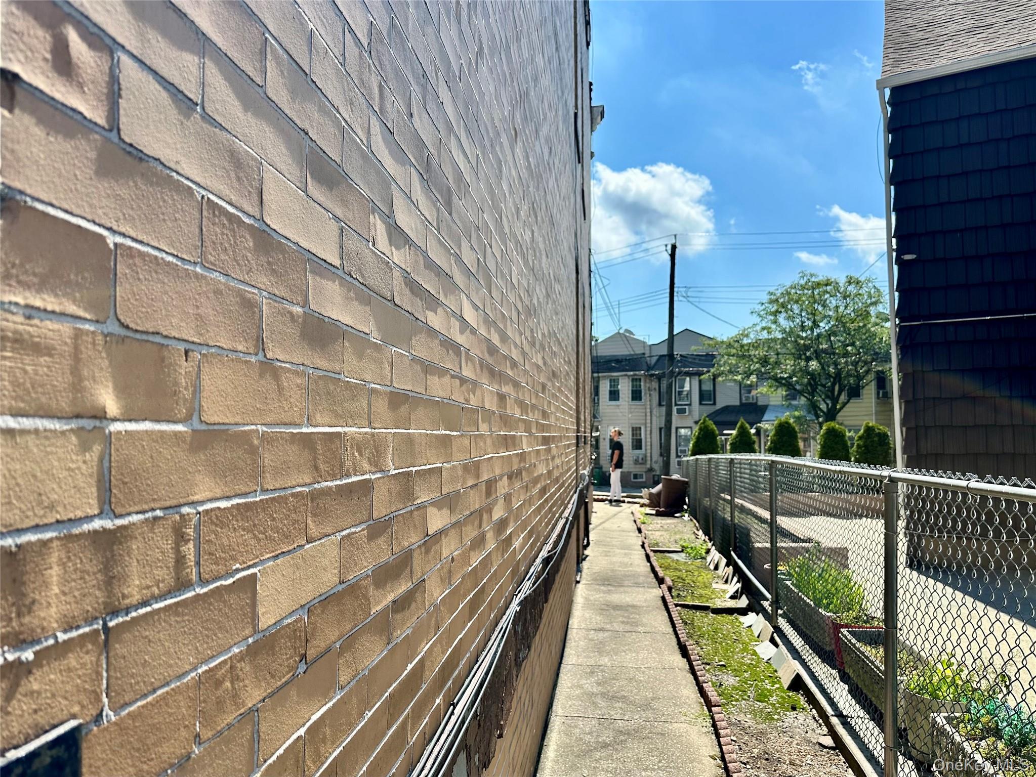 #14 photo, 64-13 Metropolitan Avenue, Middle Village , NY 11379