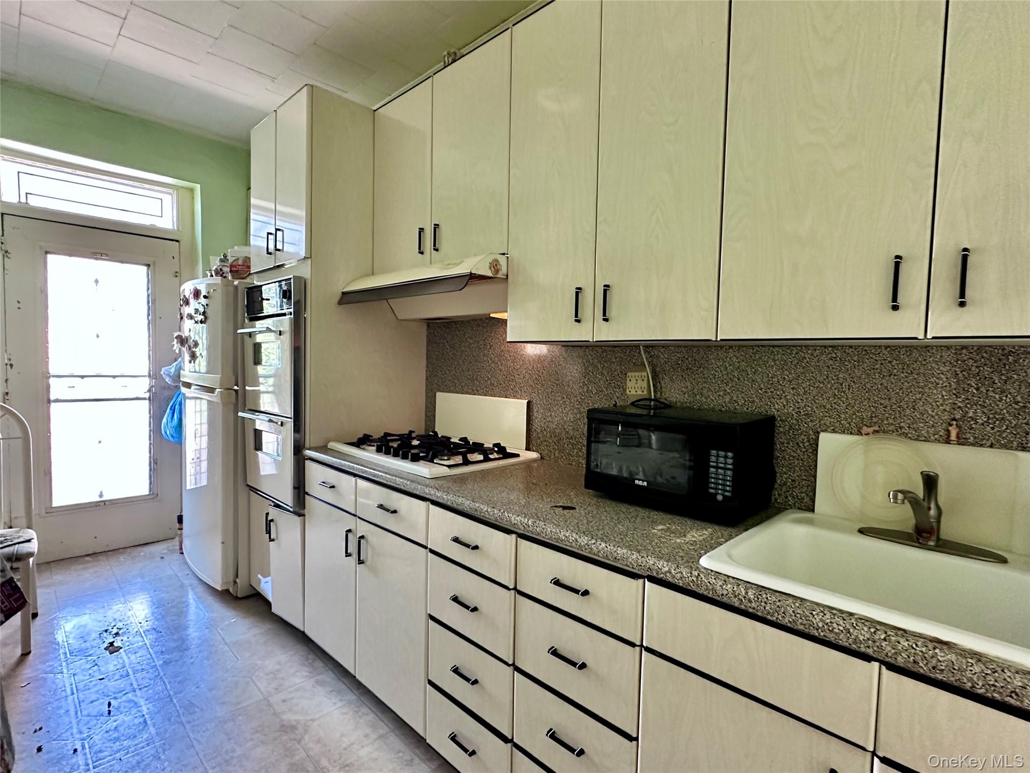 #2 photo, 64-13 Metropolitan Avenue, Middle Village , NY 11379