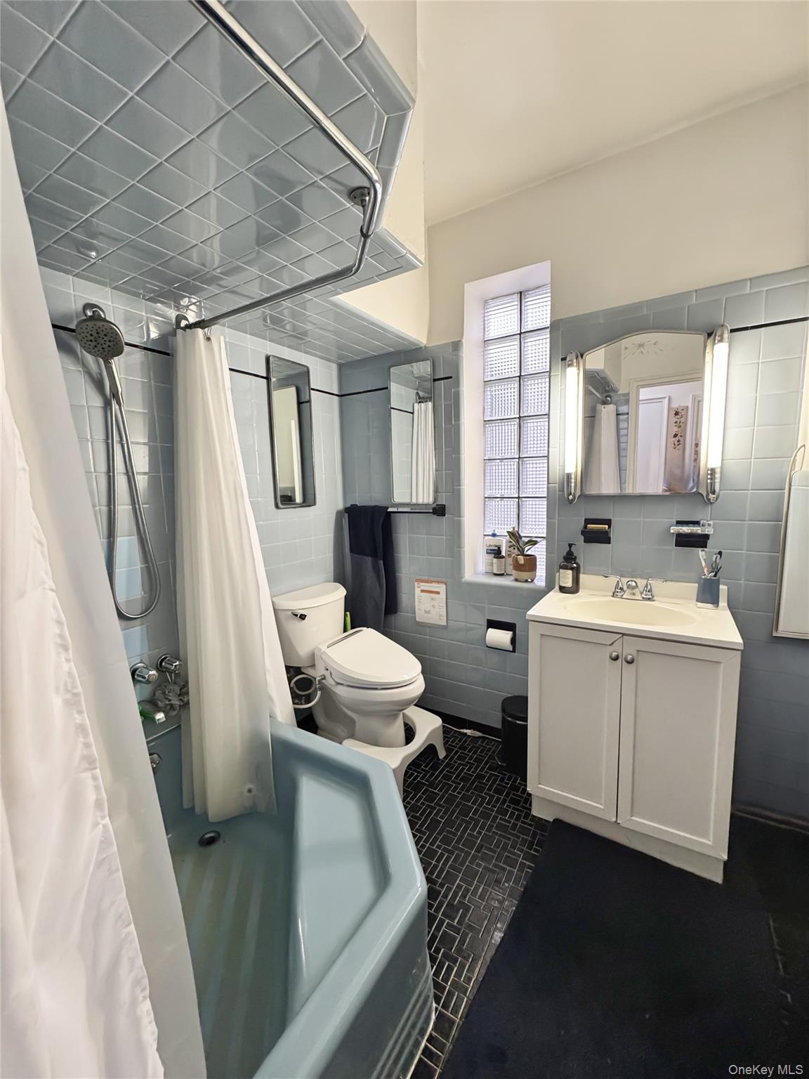 #10 photo, 28-11 Ditmars Boulevard, クイーンズ区 Astoria , NY 11105