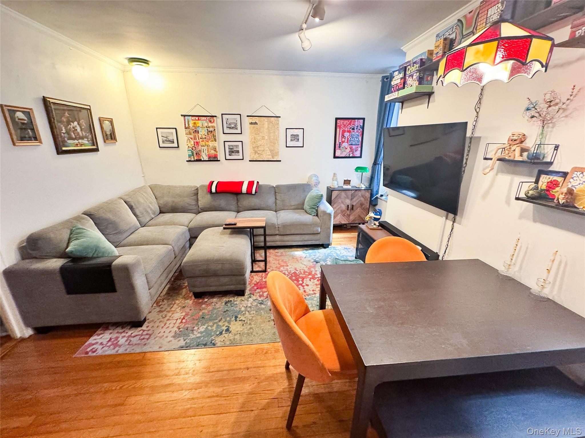 #3 photo, 28-11 Ditmars Boulevard, クイーンズ区 Astoria , NY 11105