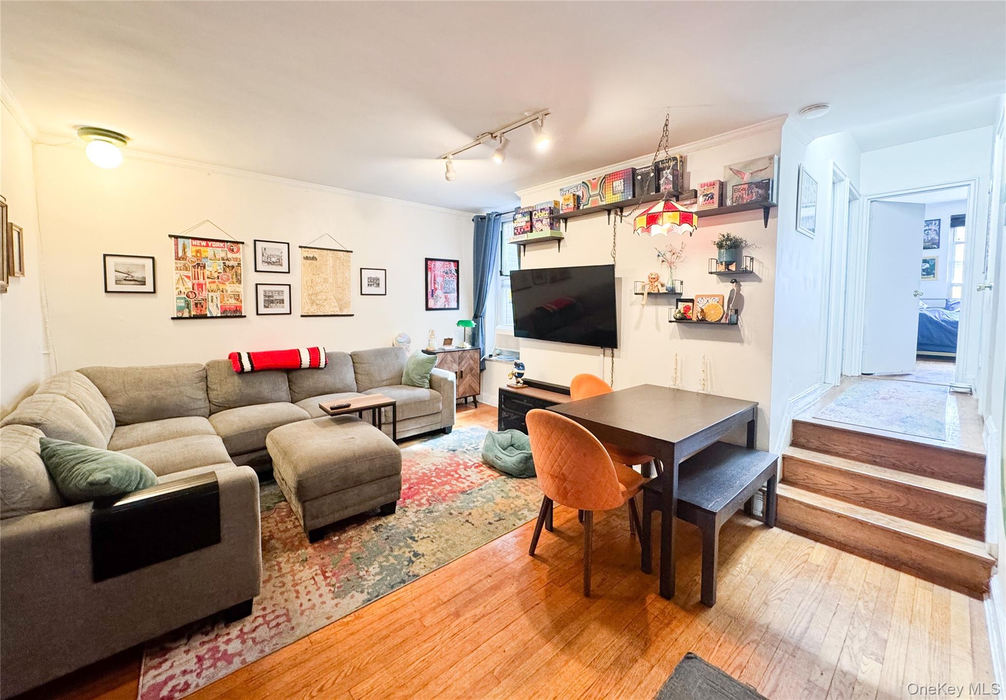 #4 photo, 28-11 Ditmars Boulevard, クイーンズ区 Astoria , NY 11105