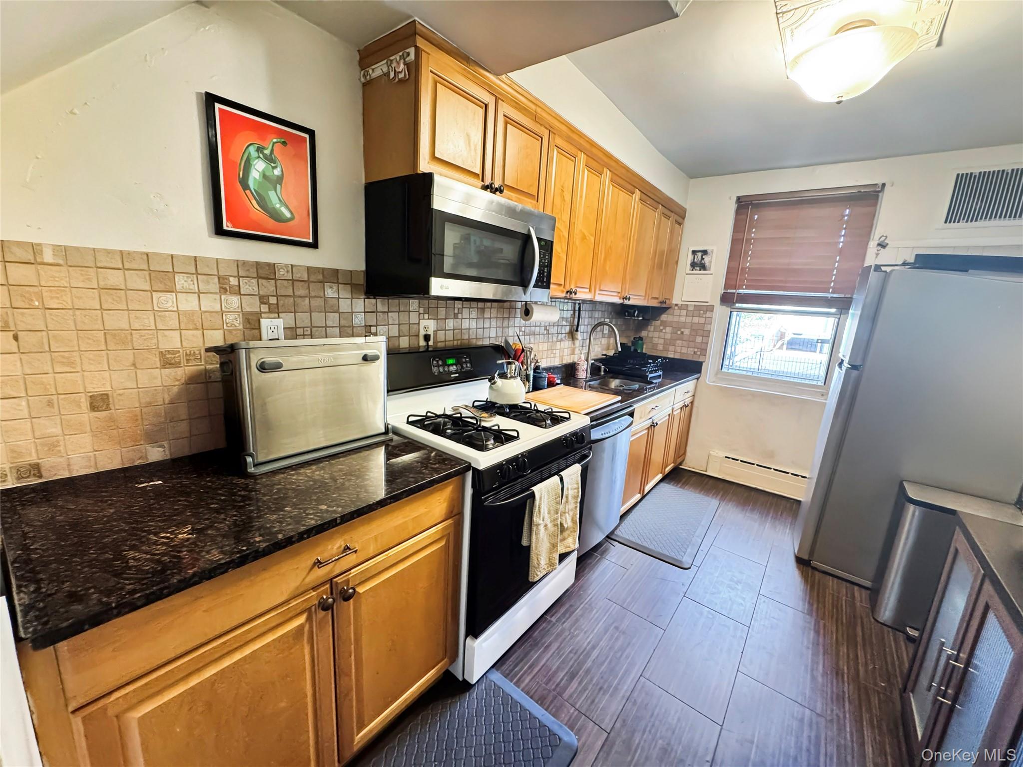 #7 photo, 28-11 Ditmars Boulevard, クイーンズ区 Astoria , NY 11105