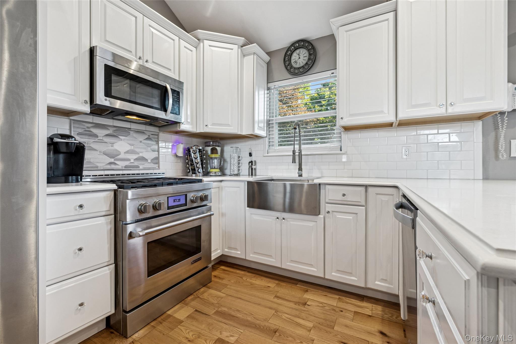 #2 photo, 45 Meadow Court, サフォーク郡 Manorville , NY 11949