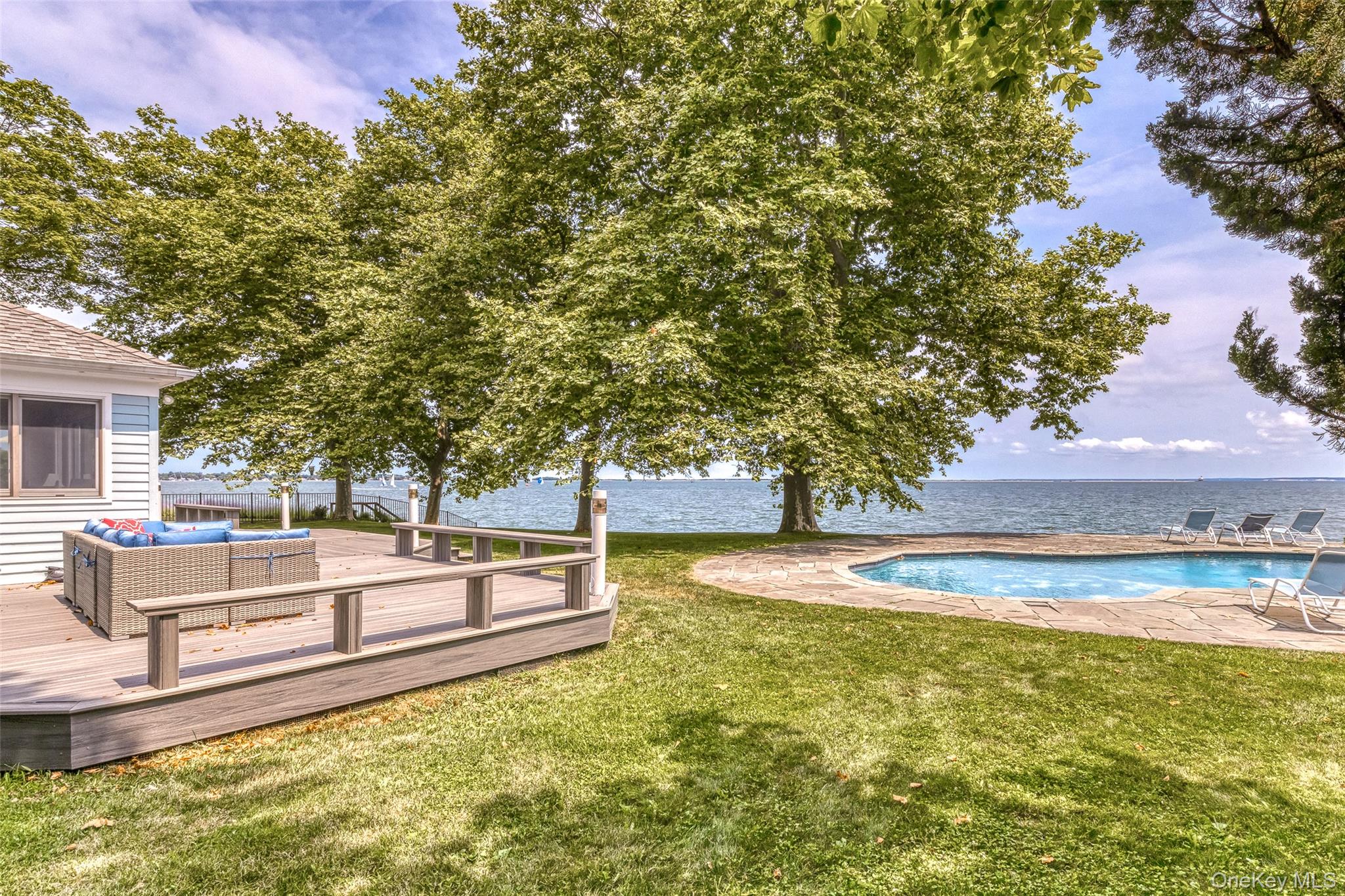 #1 photo, 11120 Main Road, 东长岛 East Marion , NY 11939