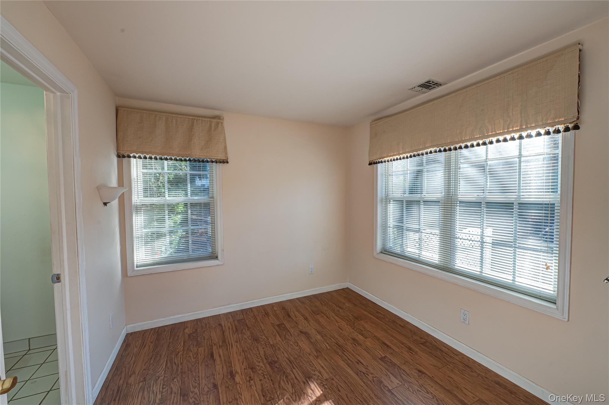 #13 photo, 1113 Savoy Drive, Саффолк ‖ Melville , NY 11747