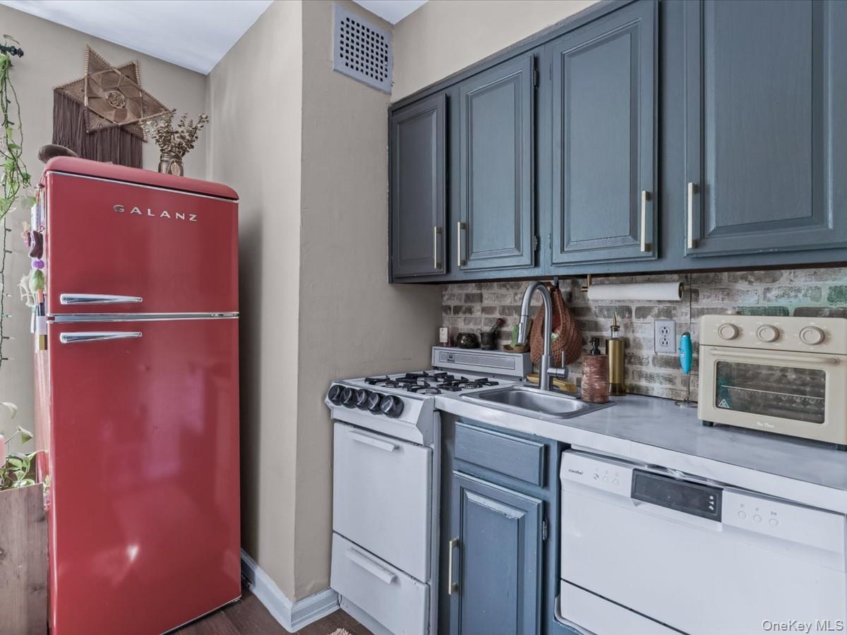 #7 photo, 20403 36th Avenue, Bayside , NY 11361