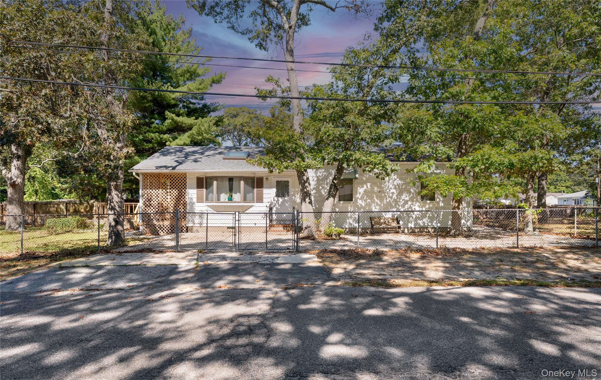 #1 photo, 16 Daisy Place, サフォーク郡 Selden , NY 11784