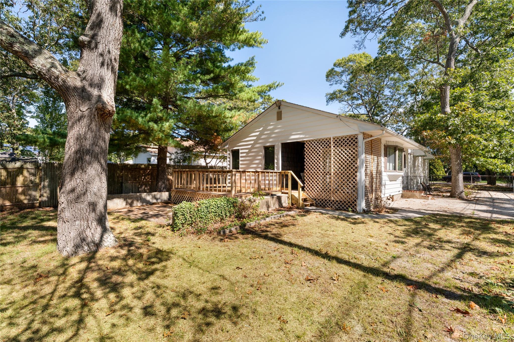 #16 photo, 16 Daisy Place, サフォーク郡 Selden , NY 11784