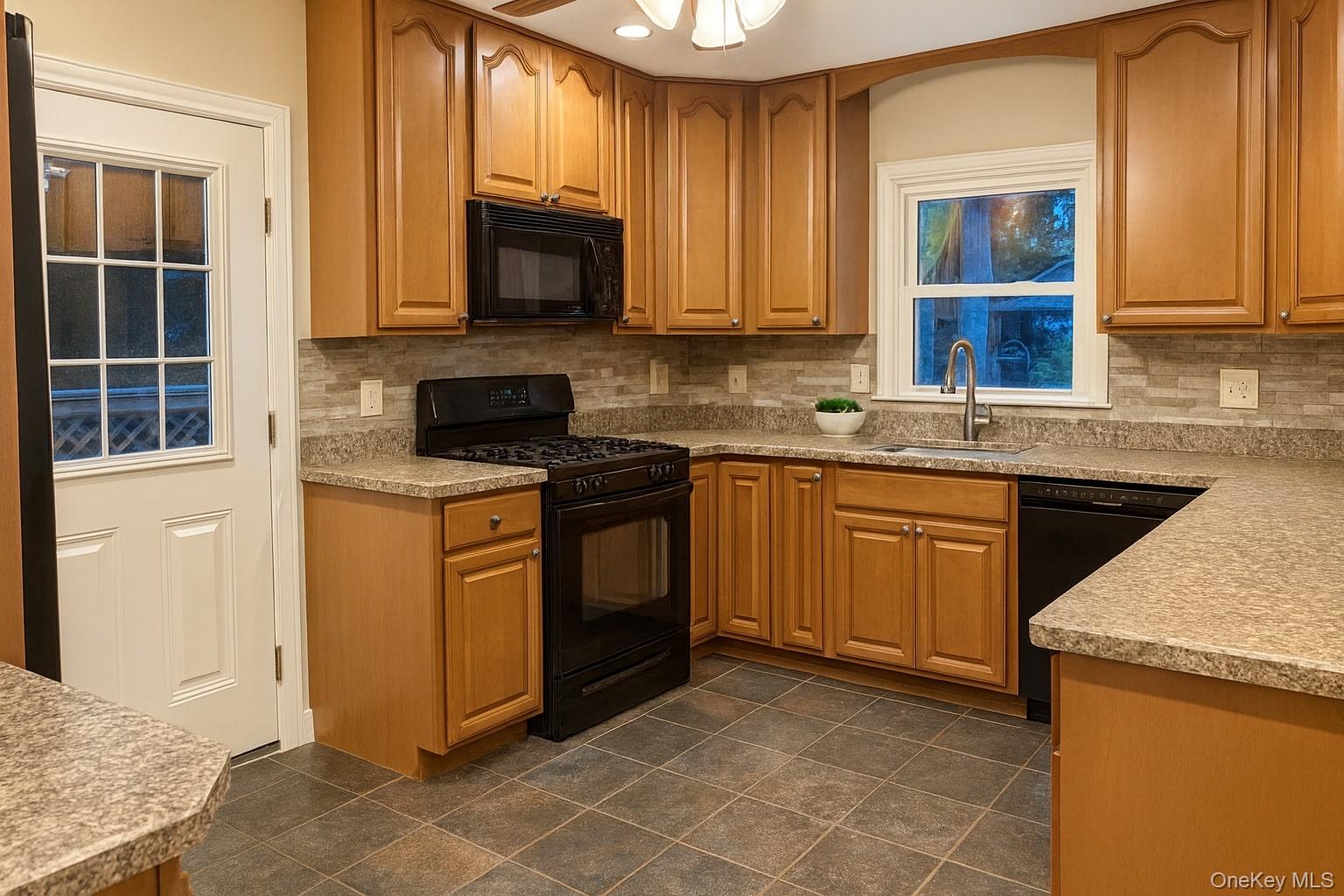 #4 photo, 870 Horton Avenue, サフォーク郡 Mattituck , NY 11952