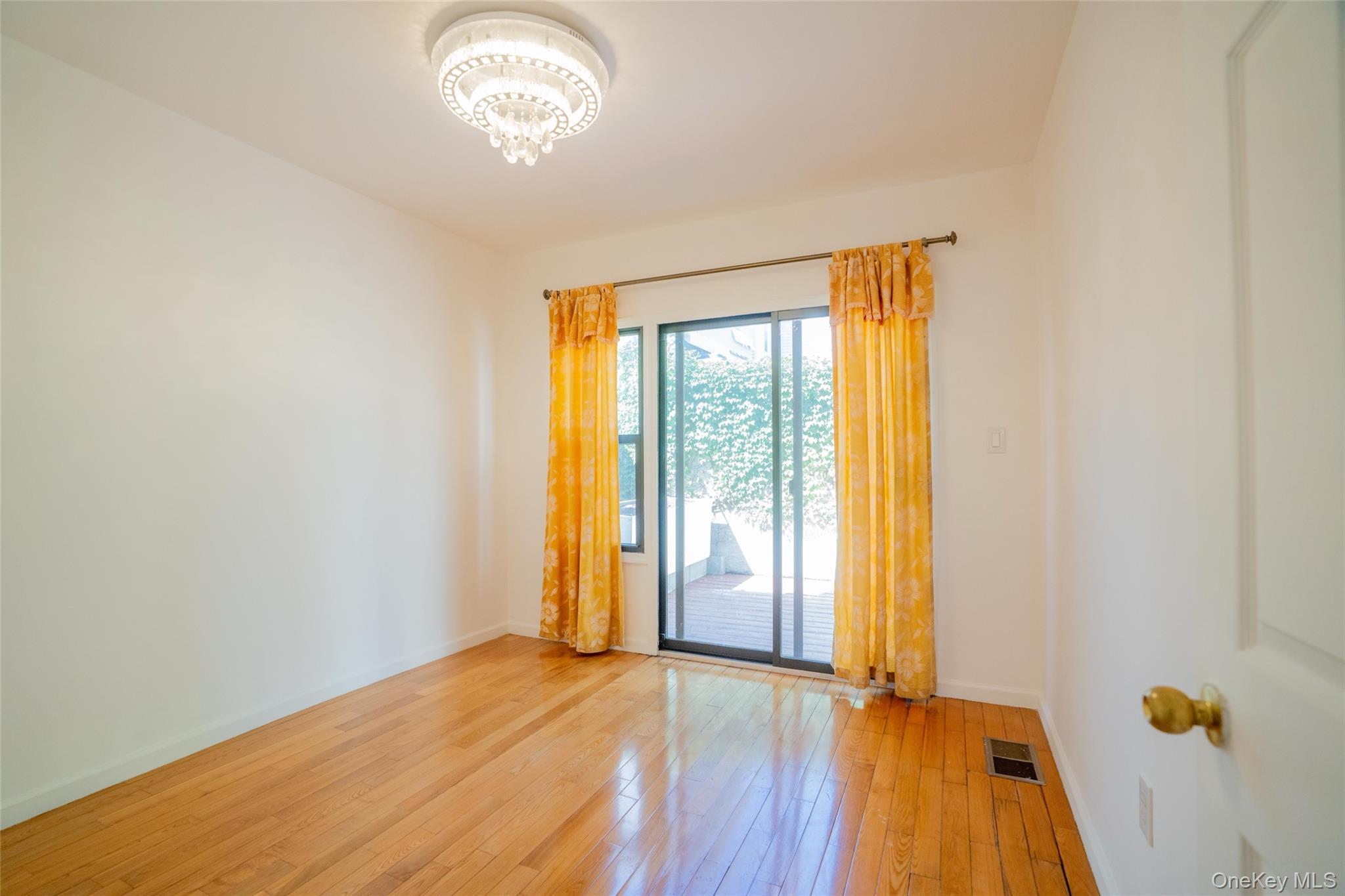 #4 photo, 11907 14th Road, クイーンズ区 College Point , NY 11356