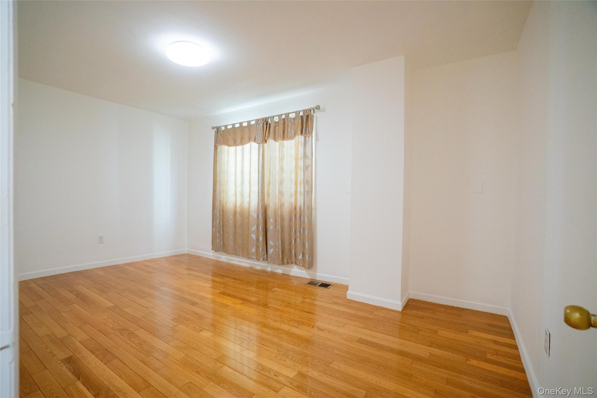 #6 photo, 11907 14th Road, クイーンズ区 College Point , NY 11356