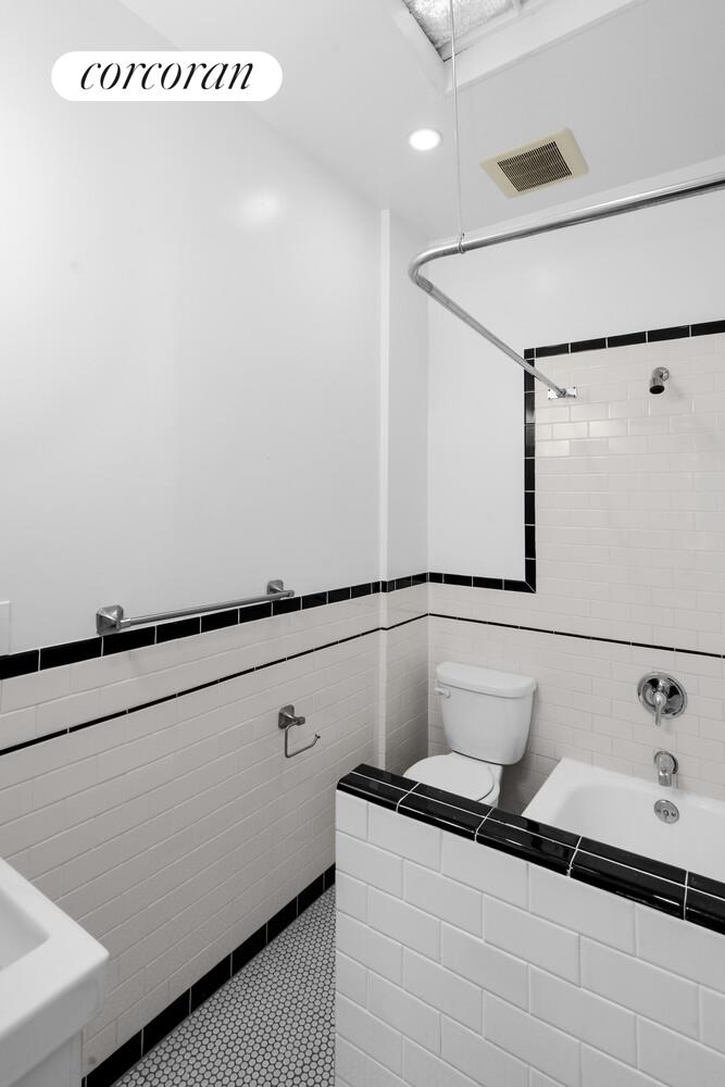 #21 photo, 284 VAN BUREN Street, Stuyvesant Heights , NY 11221