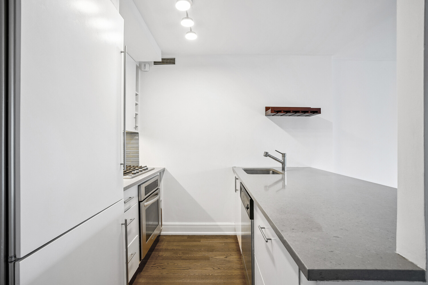 #3 photo, 275 W 96TH Street, マンハッタン Upper West Side , NY 10025