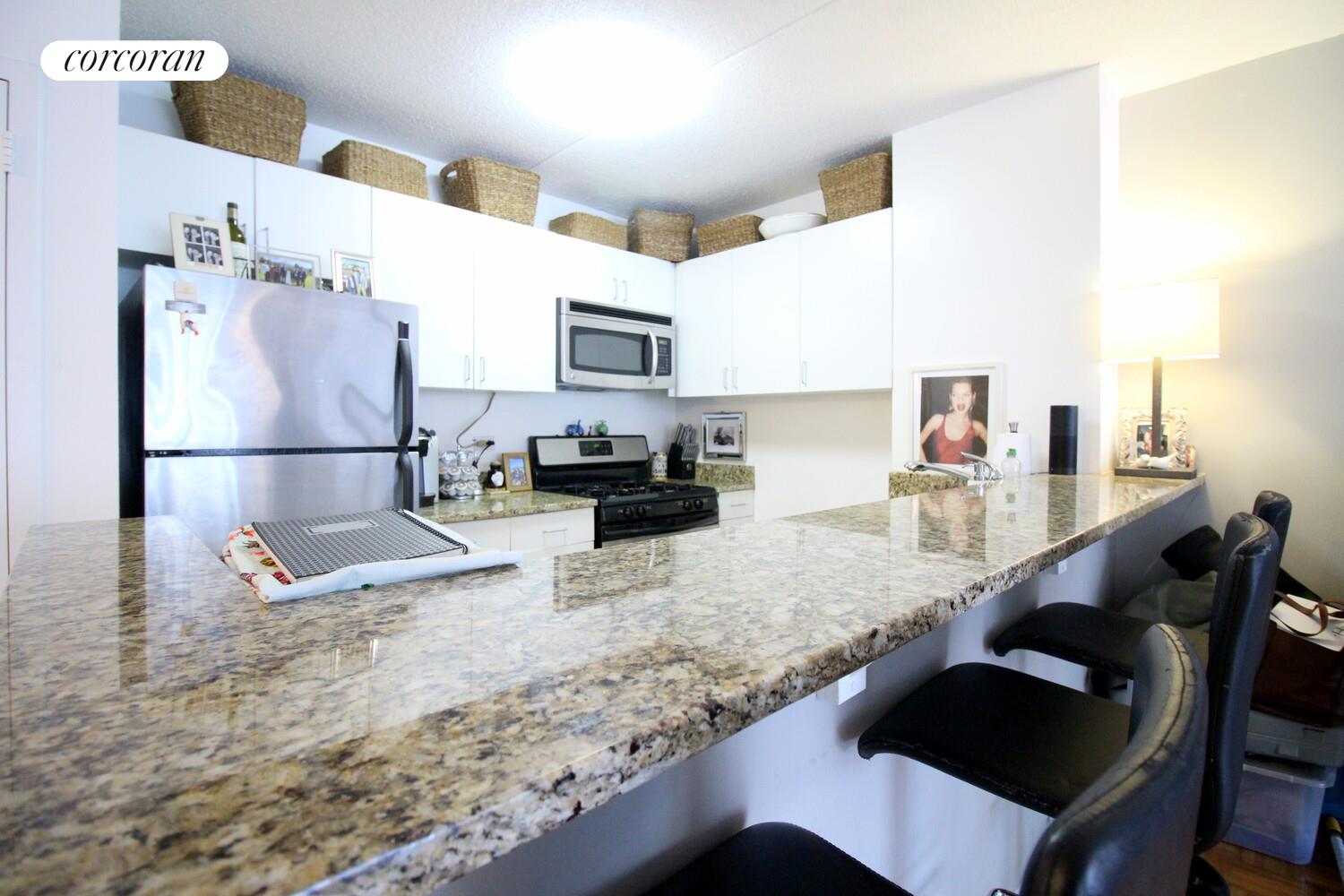 #5 photo, 225 8TH Avenue, Chelsea , NY 10011