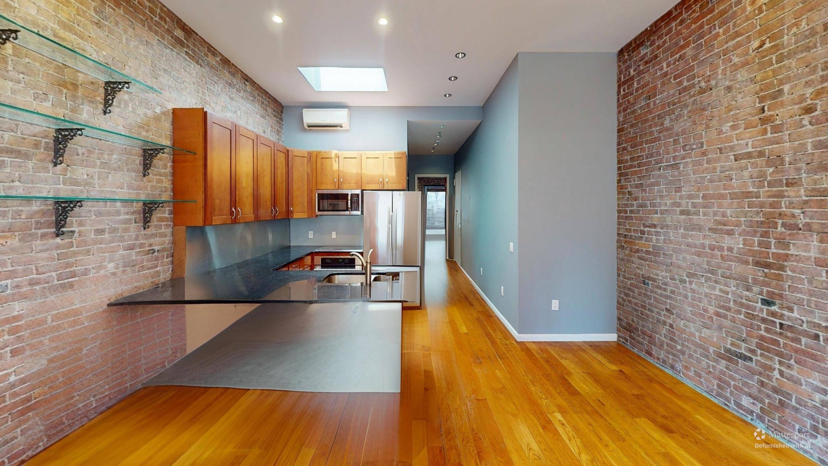 #1 photo, 369 W 46th Street, मैनहटन Hell's Kitchen , NY 10036