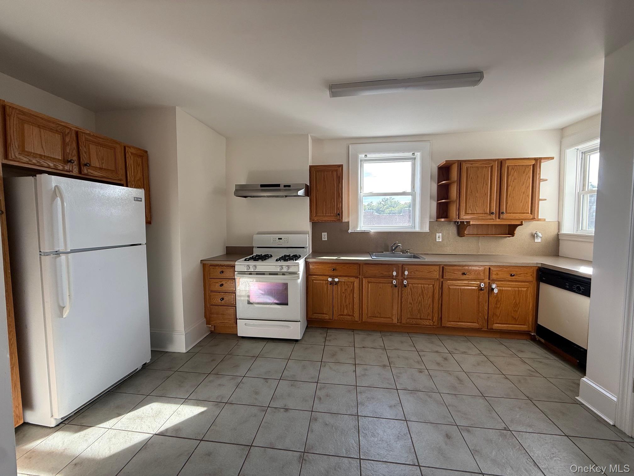 #3 photo, 837 White Plains Road, Scarsdale , NY 10583