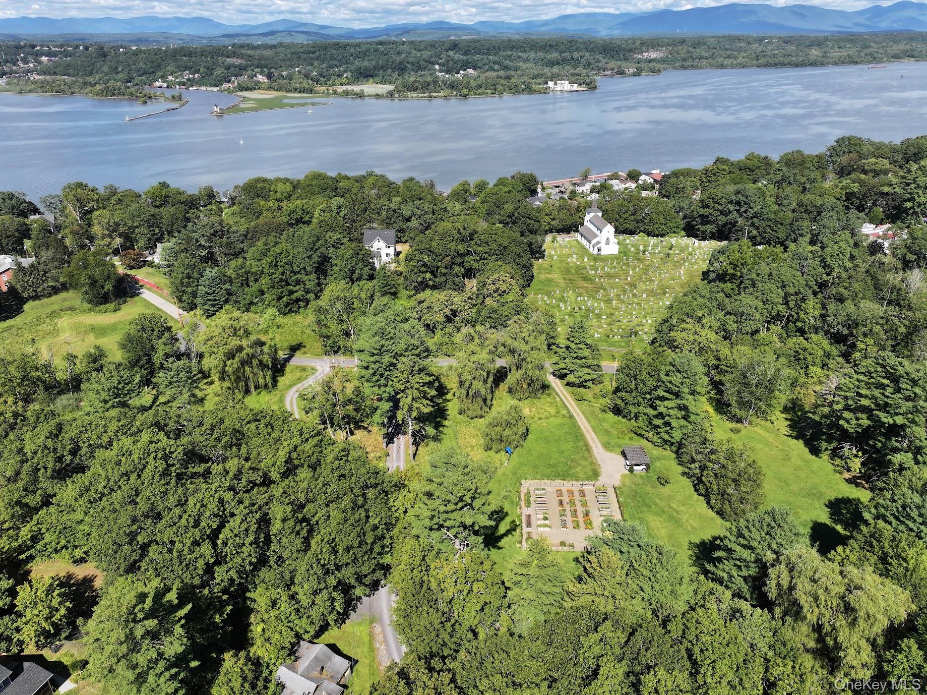 #4 photo, 18 Denu Way, Rhinecliff , NY 12574