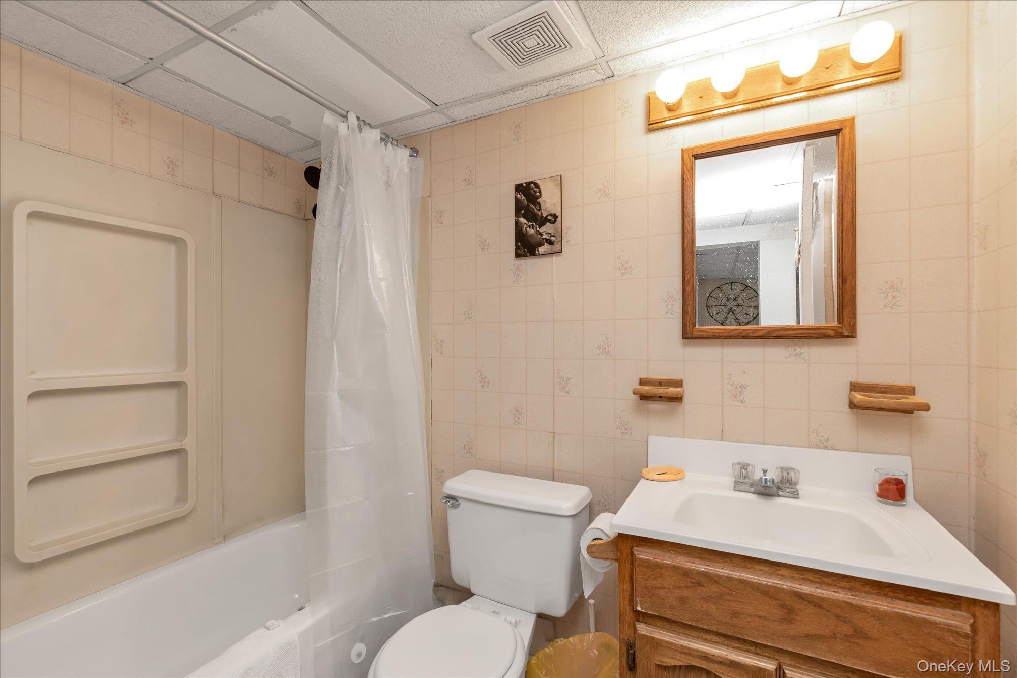 #13 photo, 261 E Hoffman Avenue, サフォーク郡 Lindenhurst , NY 11757