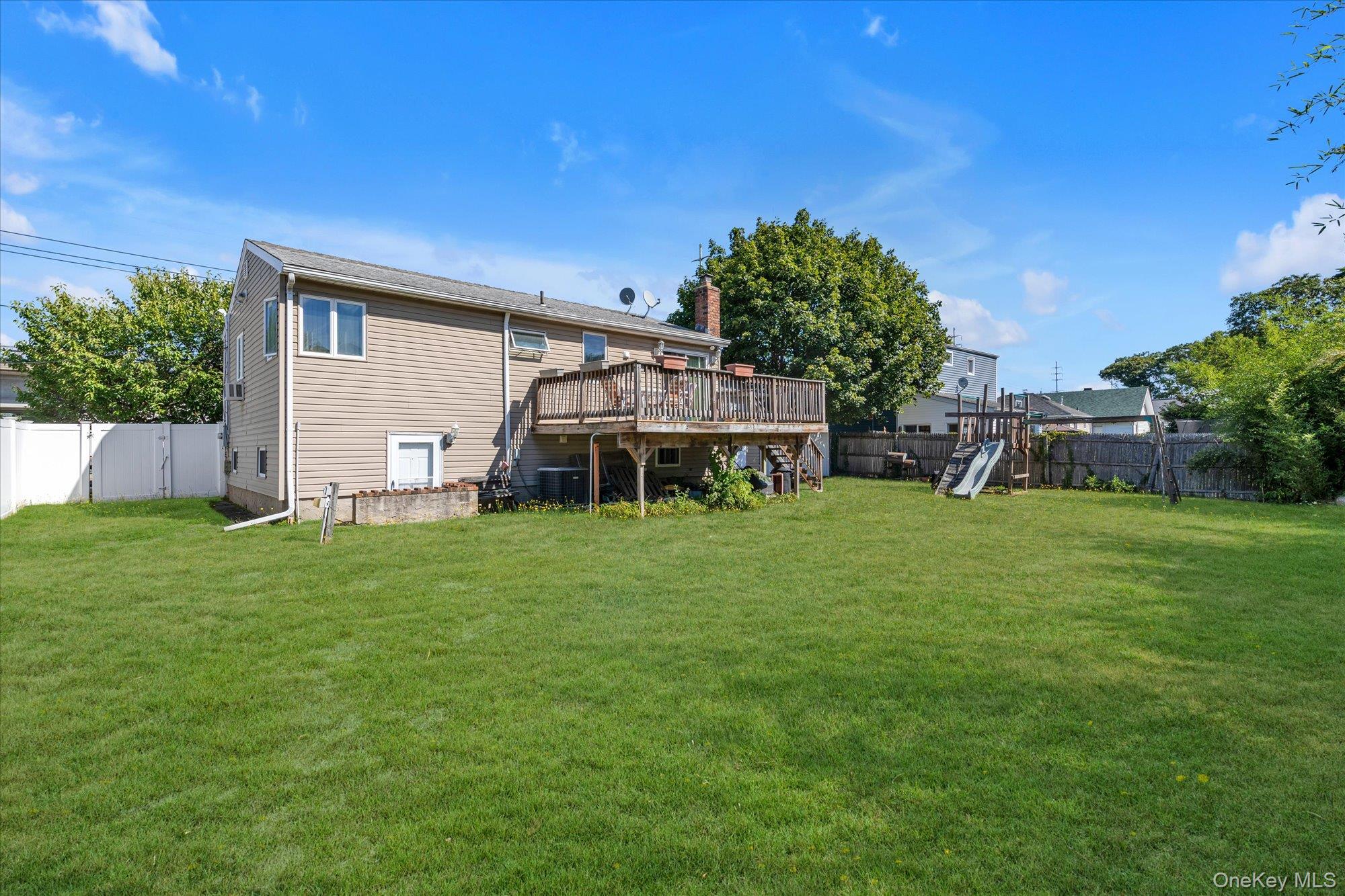 #16 photo, 261 E Hoffman Avenue, サフォーク郡 Lindenhurst , NY 11757