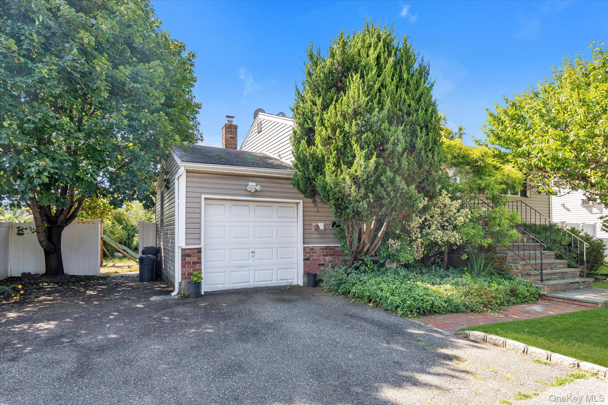 #17 photo, 261 E Hoffman Avenue, サフォーク郡 Lindenhurst , NY 11757