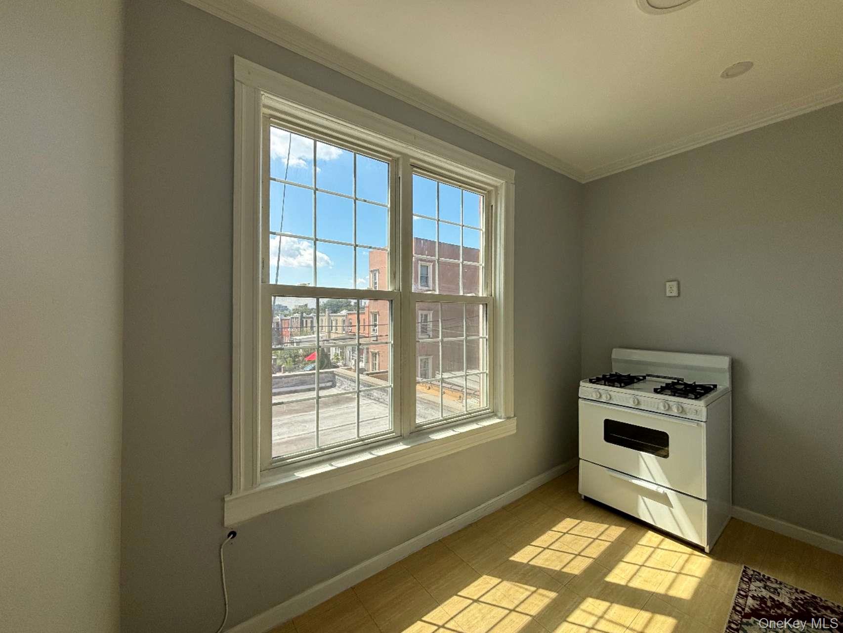 #7 photo, 33-12 24th Avenue, クイーンズ区 Astoria , NY 11103