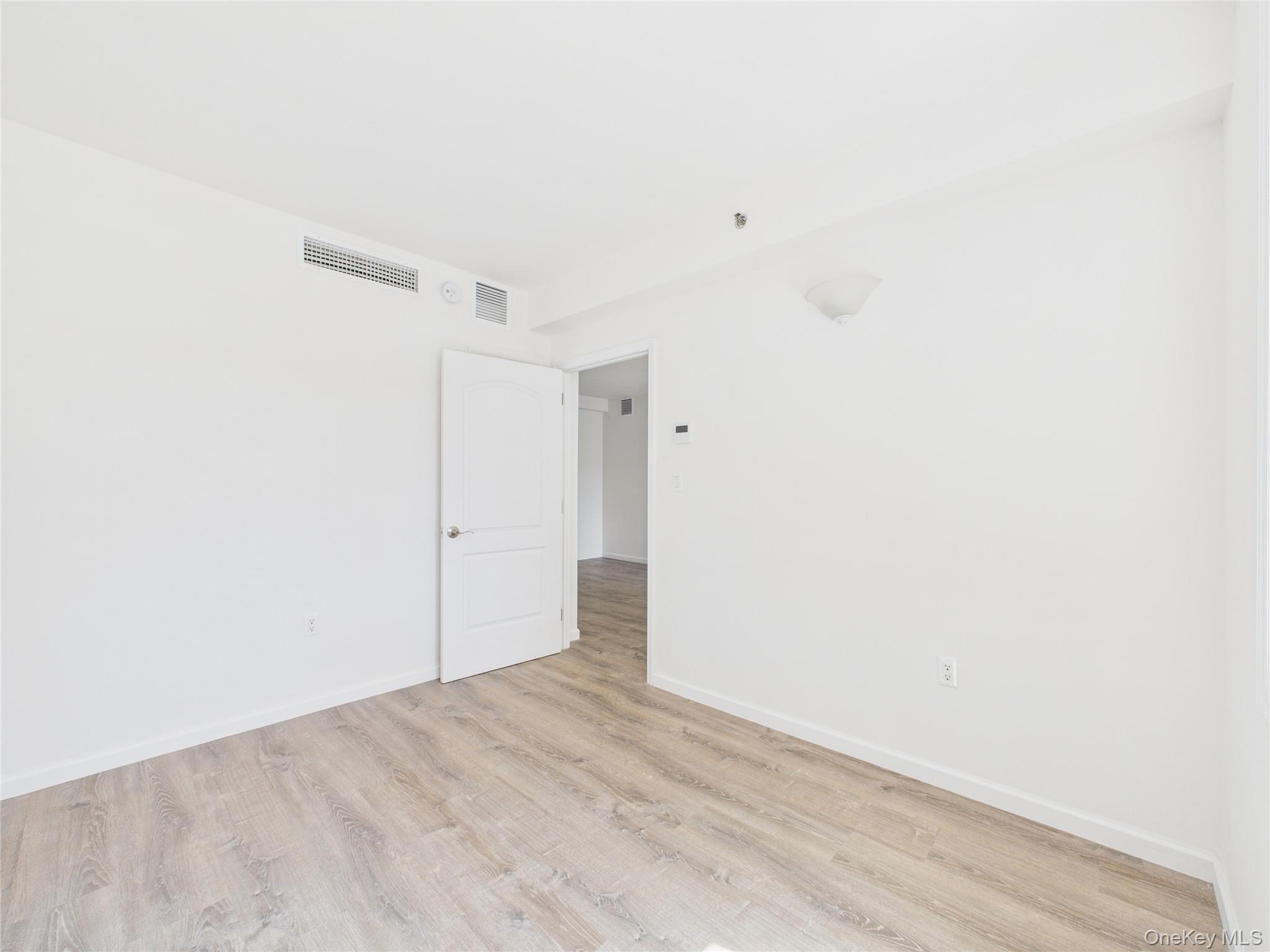 #10 photo, 97-30 64th Avenue, クイーンズ区 Rego Park , NY 11374