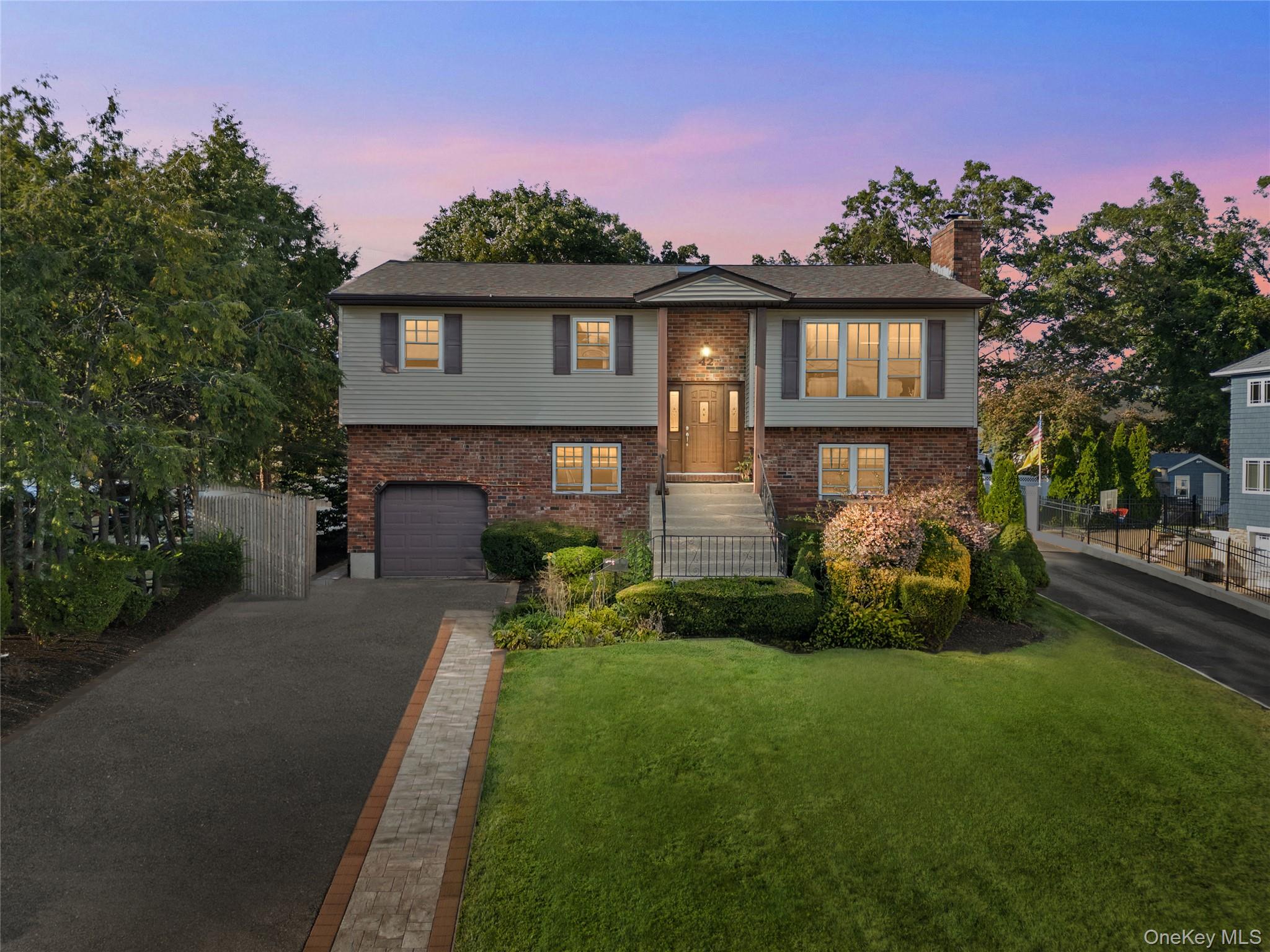 #1 photo, 42 Schoolhouse Road, ナッソー郡 Old Bethpage , NY 11804