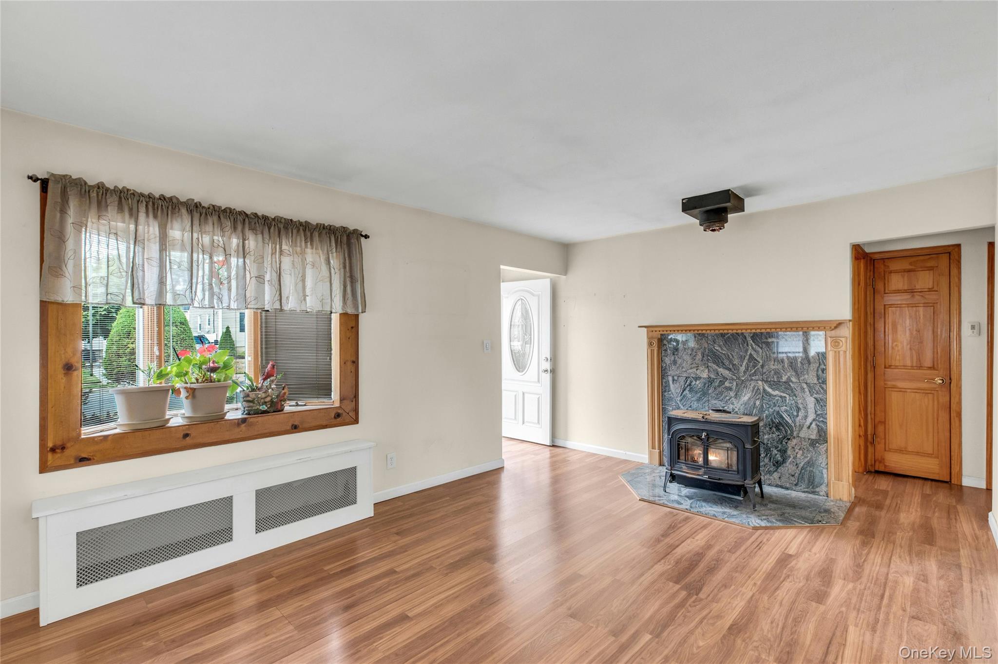 #4 photo, 2335 Maple Street, ナッソー郡 Seaford , NY 11783