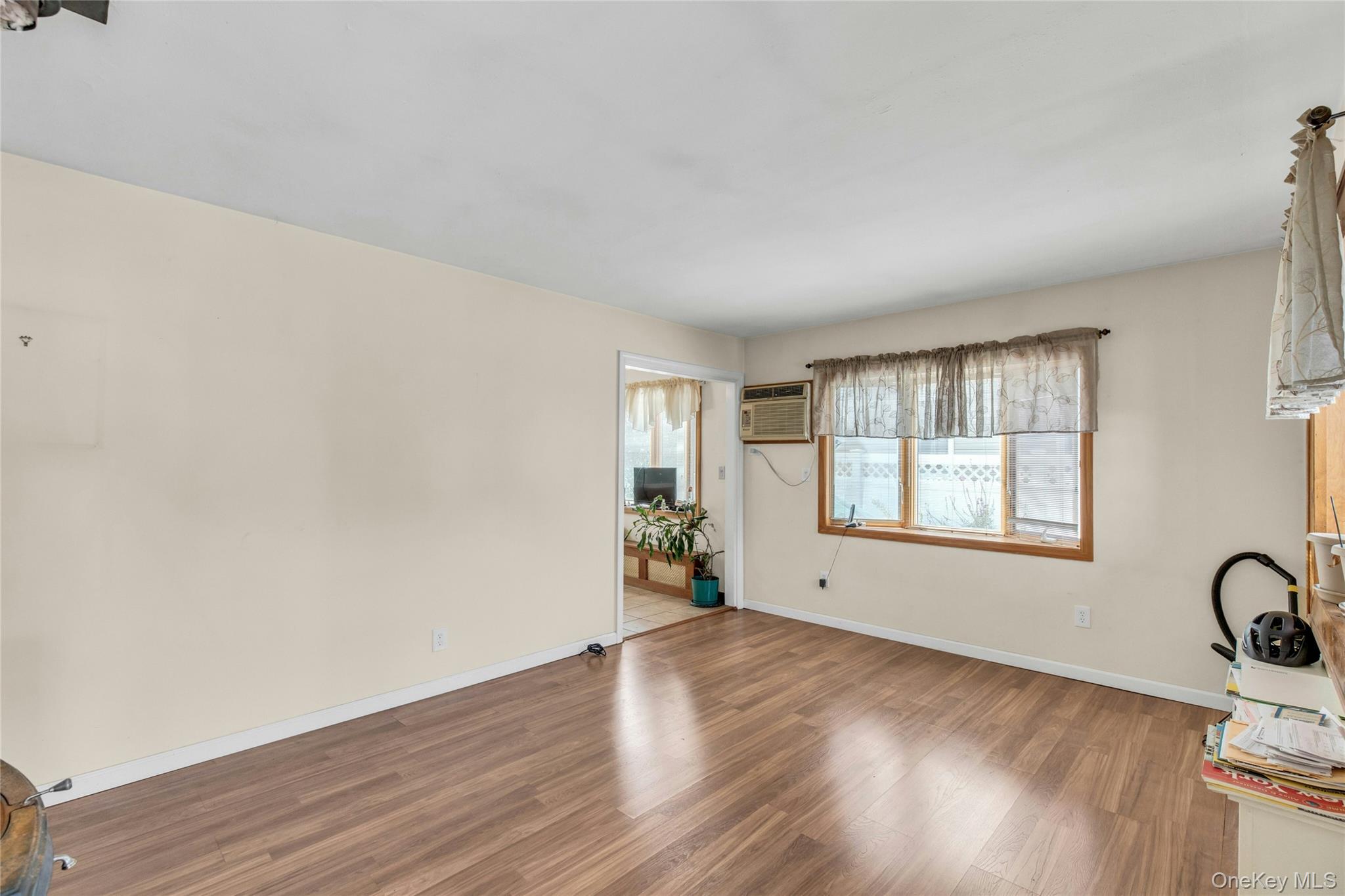 #5 photo, 2335 Maple Street, ナッソー郡 Seaford , NY 11783