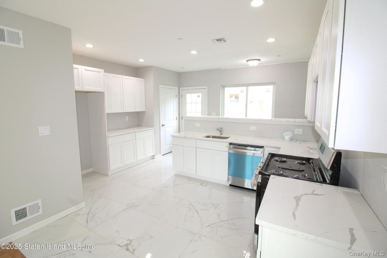 #4 photo, 85 Perry avenue, Staten Island , NY 10314