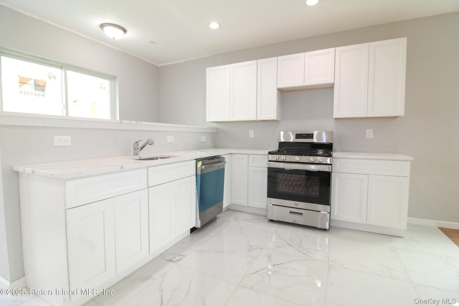 #5 photo, 85 Perry avenue, Staten Island , NY 10314