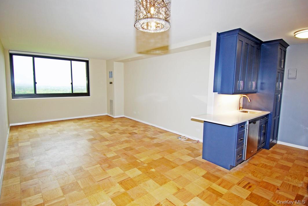 #2 photo, 26910 Grand Central Parkway, クイーンズ区 Floral Park , NY 11005