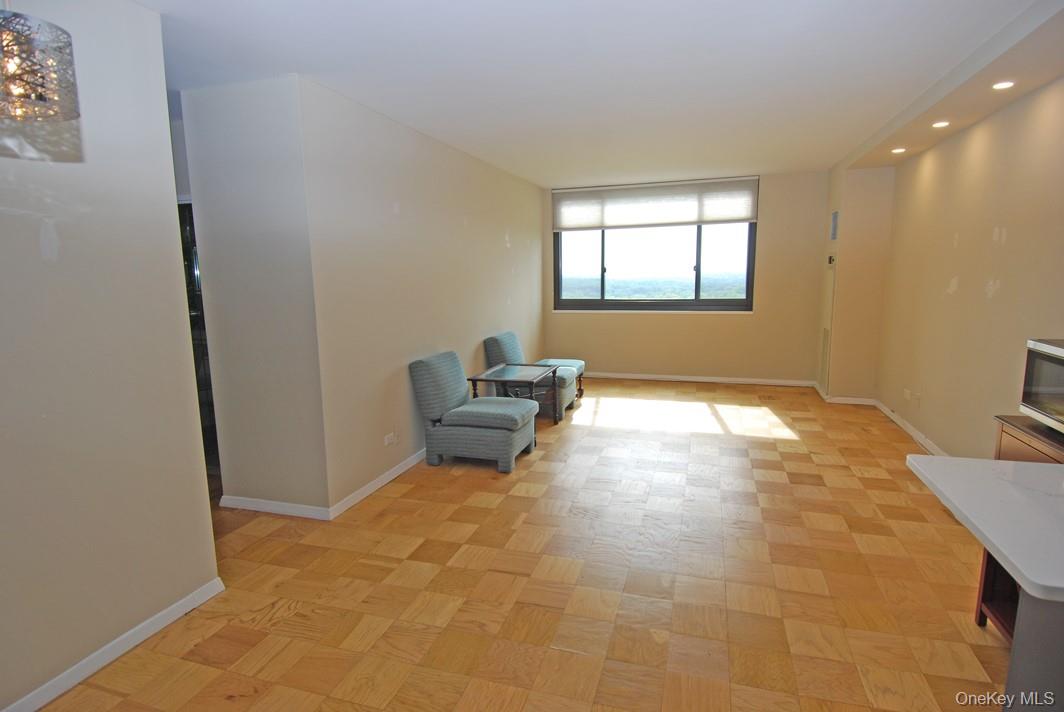 #3 photo, 26910 Grand Central Parkway, クイーンズ区 Floral Park , NY 11005