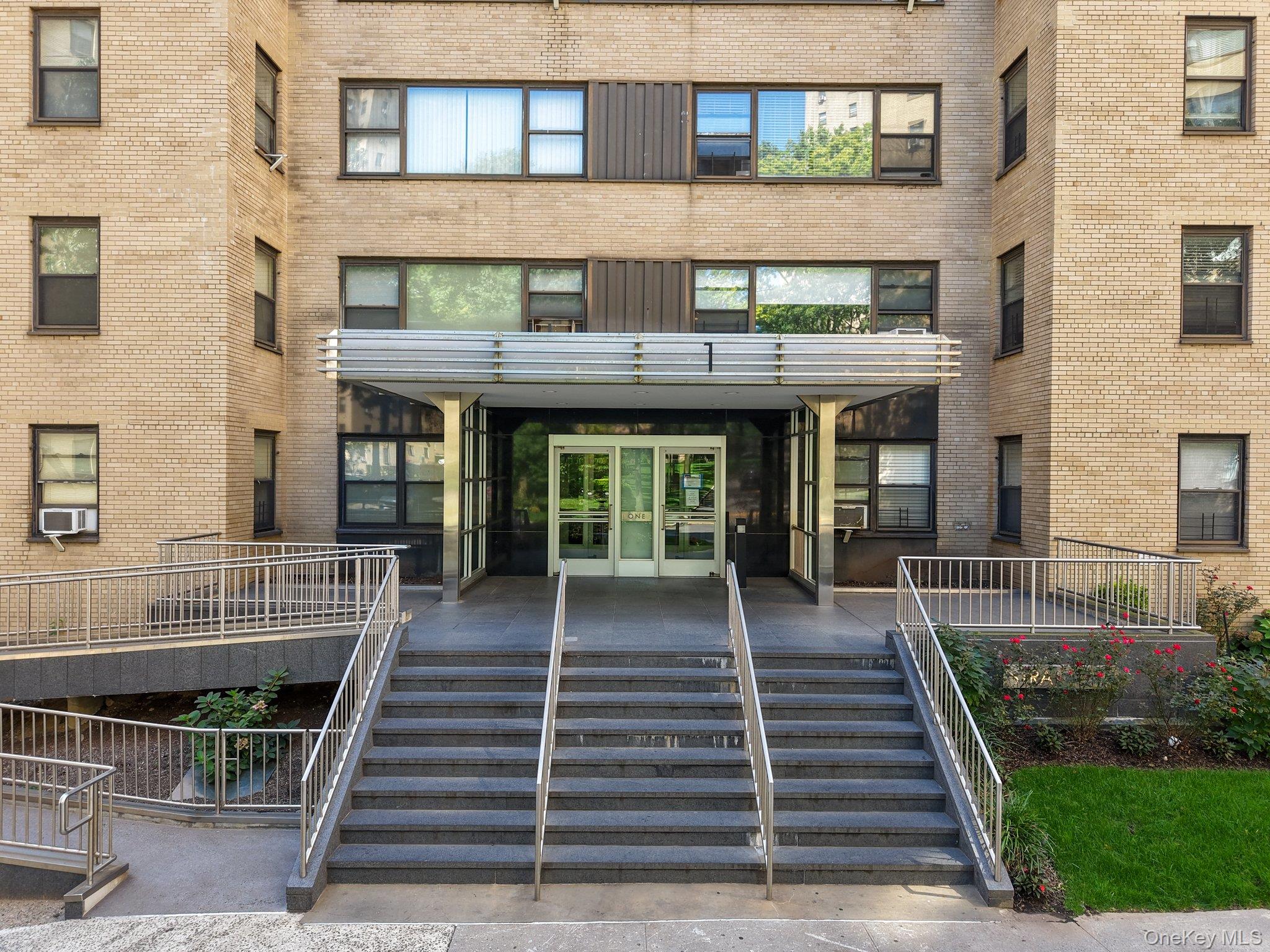 #2 photo, 1 Fordham Hill Oval Oval, ブロンクス区 Bronx , NY 10468