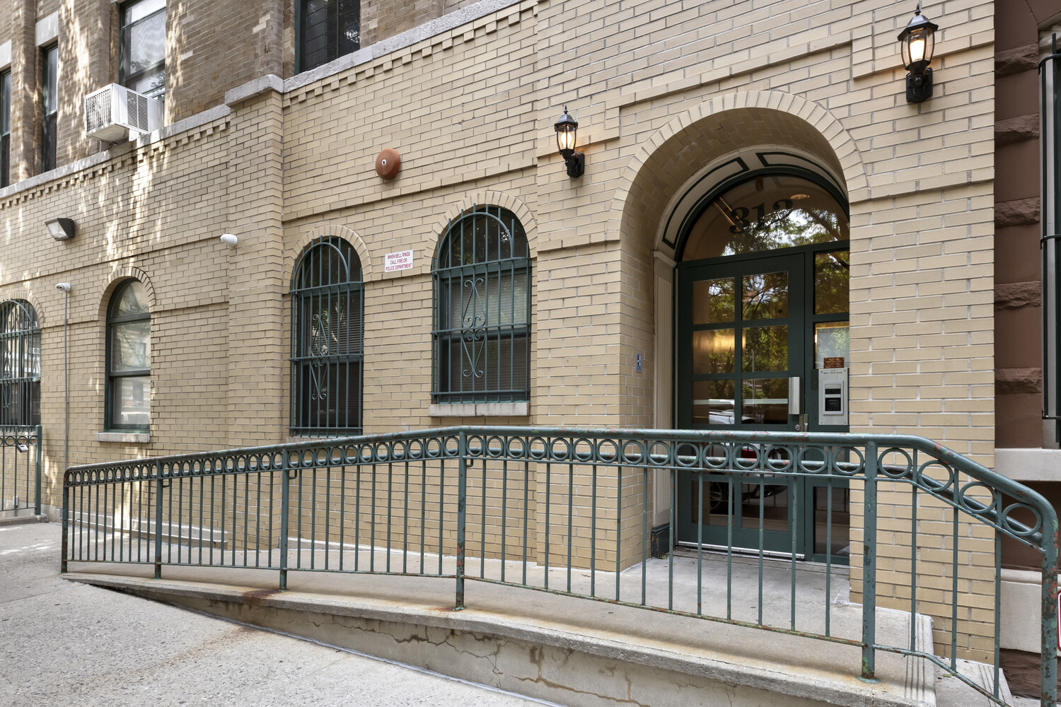 #10 photo, 313 W 143RD Street, マンハッタン Central Harlem , NY 10030