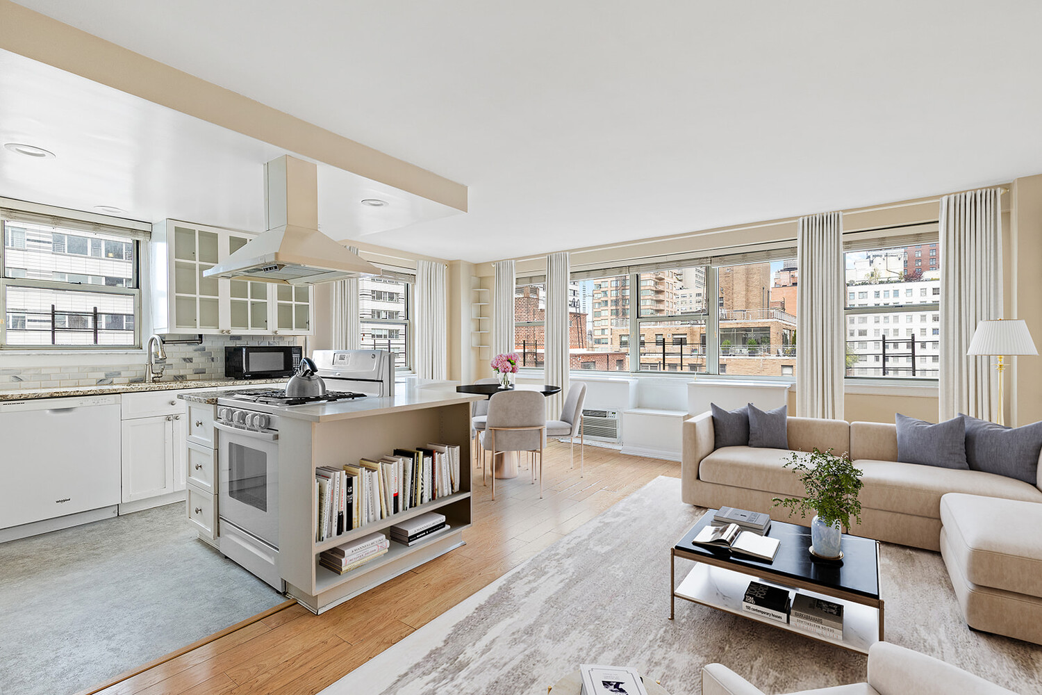 #1 photo, 233 E 69TH Street, マンハッタン Lenox Hill , NY 10021