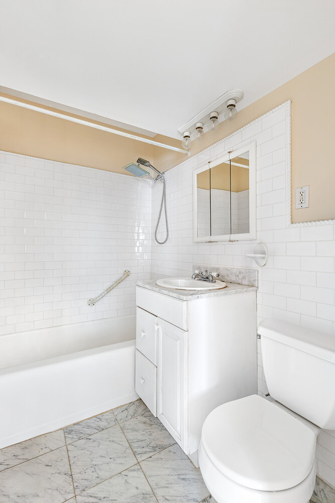 #9 photo, 233 E 69TH Street, マンハッタン Lenox Hill , NY 10021