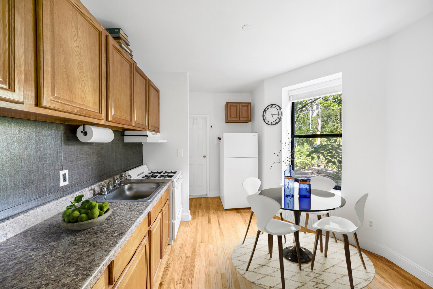 #4 photo, 268 E 4TH Street, マンハッタン East Village , NY 10009