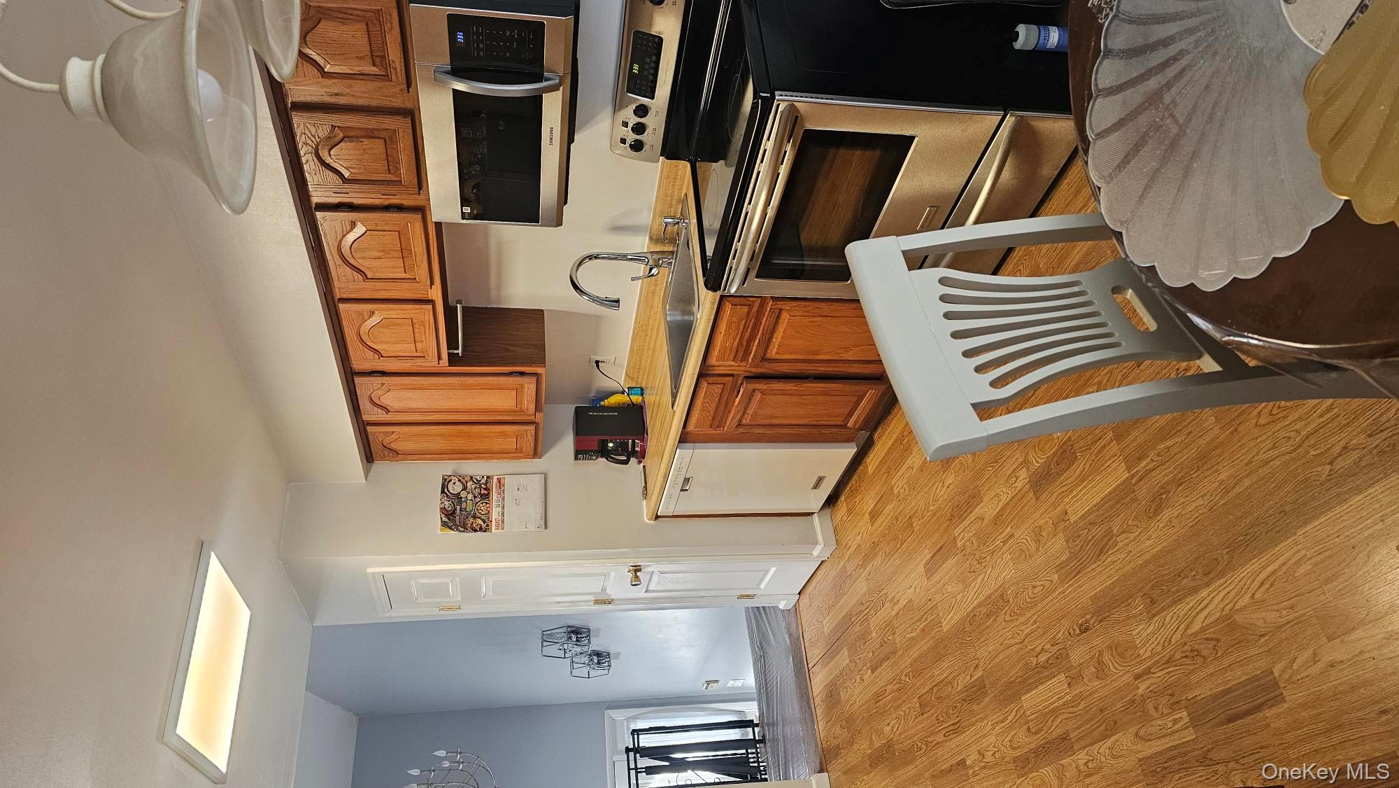 #4 photo, 270 W 4th Street, サフォーク郡 West Islip , NY 11795