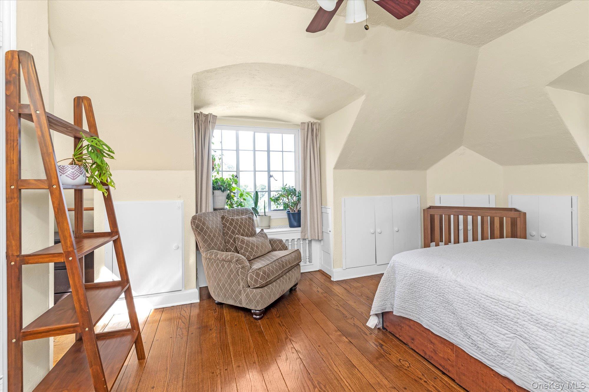 #10 photo, 38-30 Douglaston Parkway, クイーンズ区 Douglaston , NY 11363