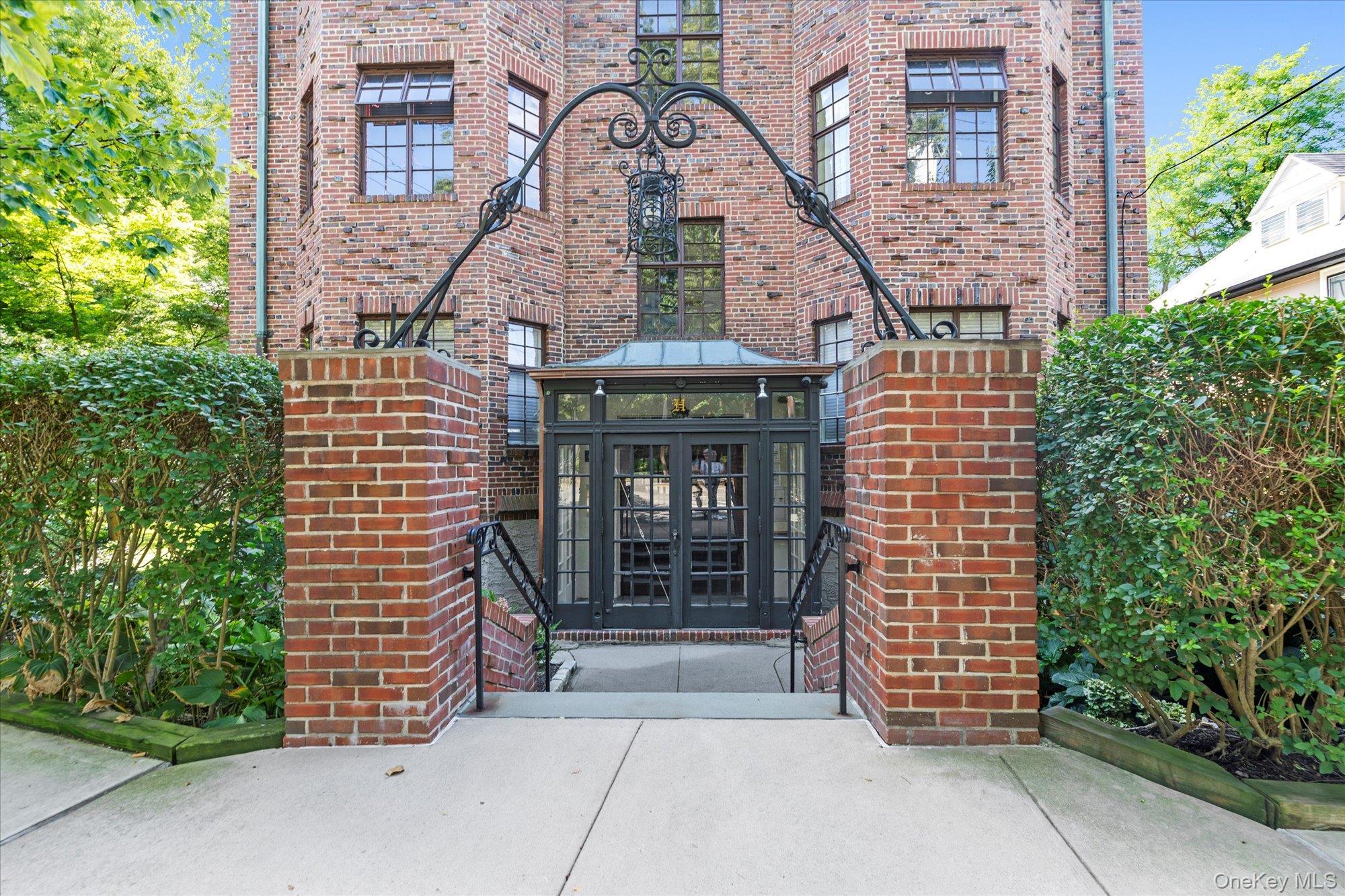 #14 photo, 38-30 Douglaston Parkway, クイーンズ区 Douglaston , NY 11363