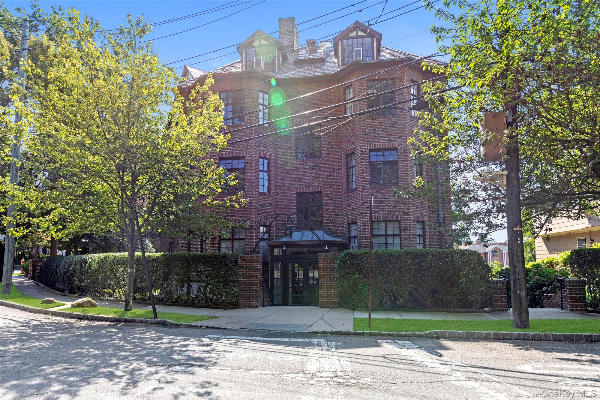 #15 photo, 38-30 Douglaston Parkway, クイーンズ区 Douglaston , NY 11363