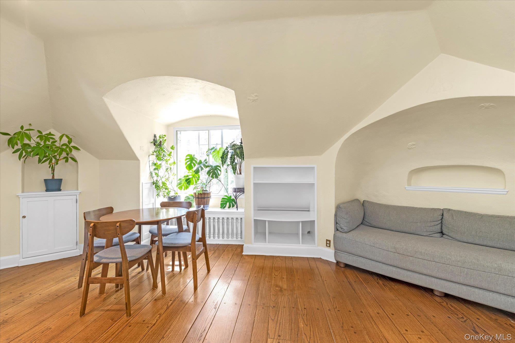 #4 photo, 38-30 Douglaston Parkway, クイーンズ区 Douglaston , NY 11363