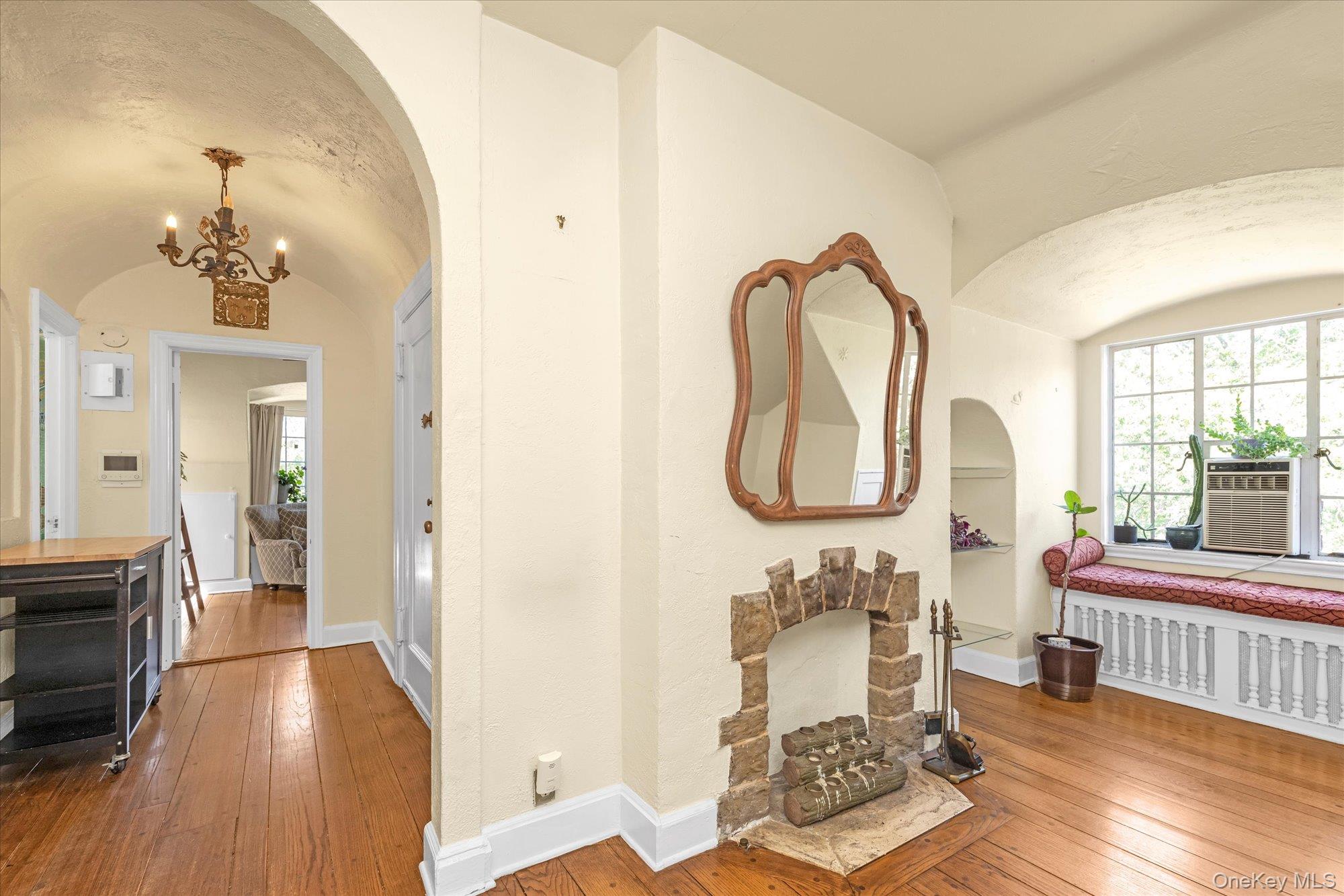 #6 photo, 38-30 Douglaston Parkway, クイーンズ区 Douglaston , NY 11363