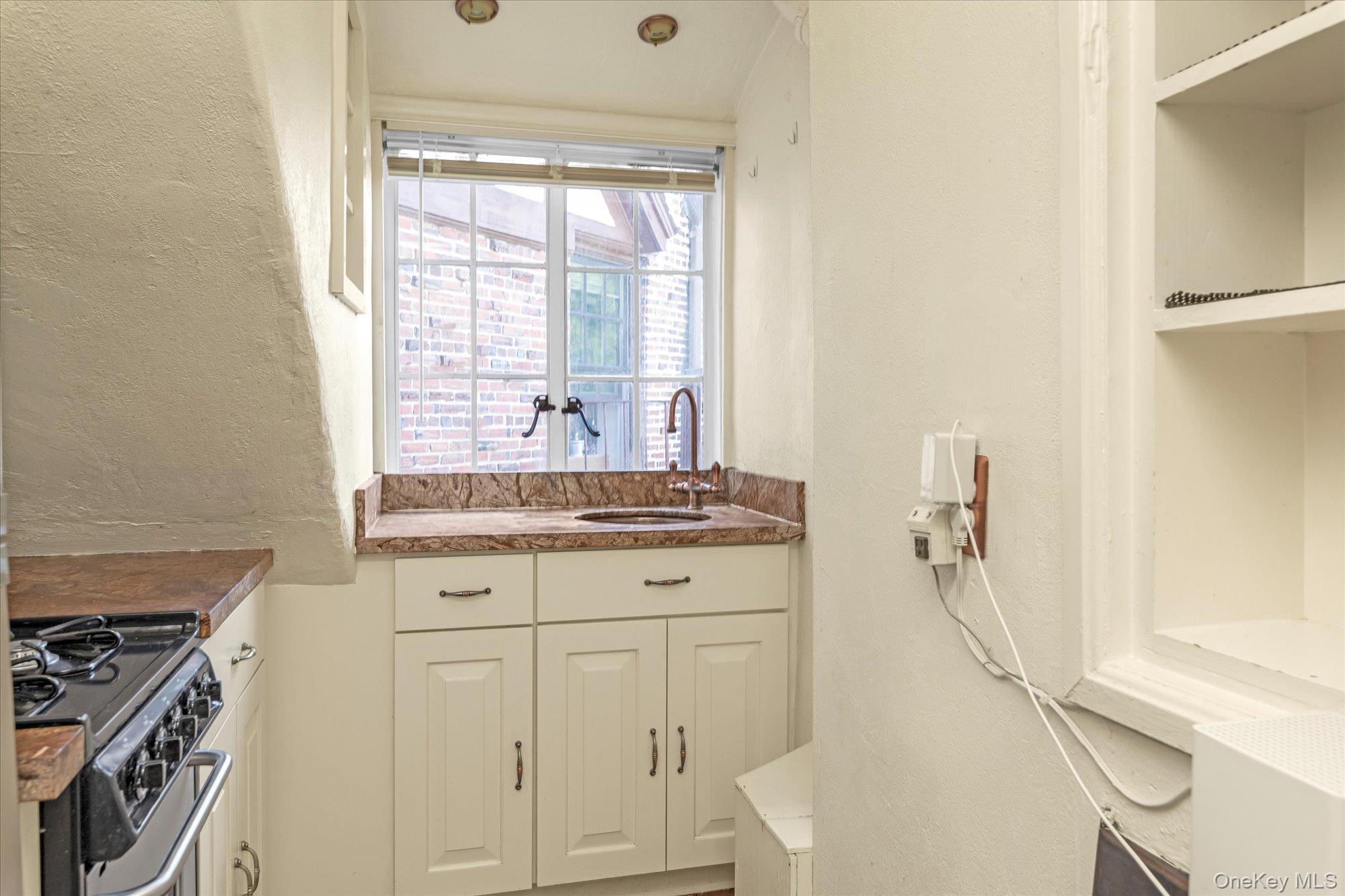 #7 photo, 38-30 Douglaston Parkway, クイーンズ区 Douglaston , NY 11363