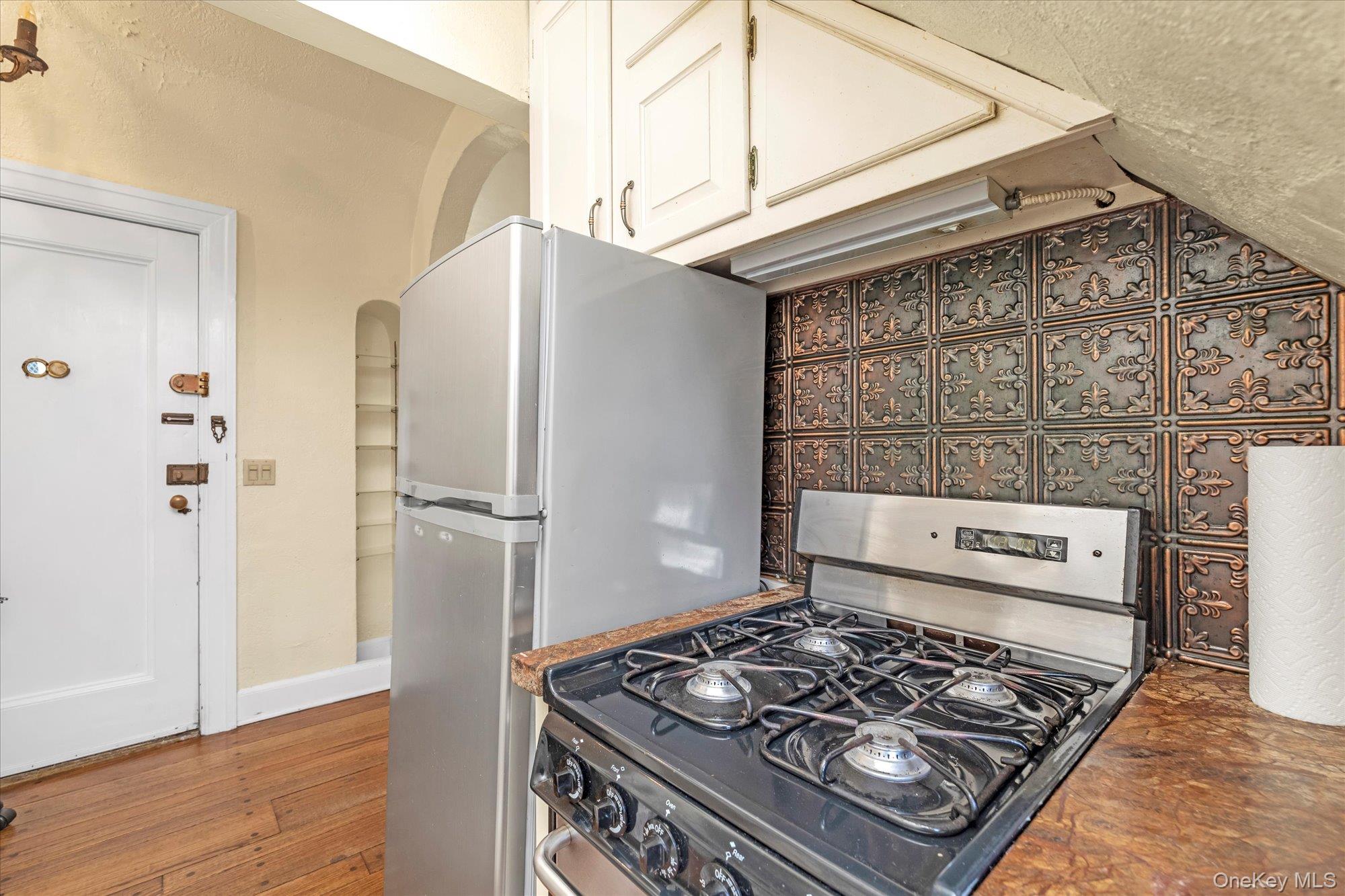 #8 photo, 38-30 Douglaston Parkway, クイーンズ区 Douglaston , NY 11363