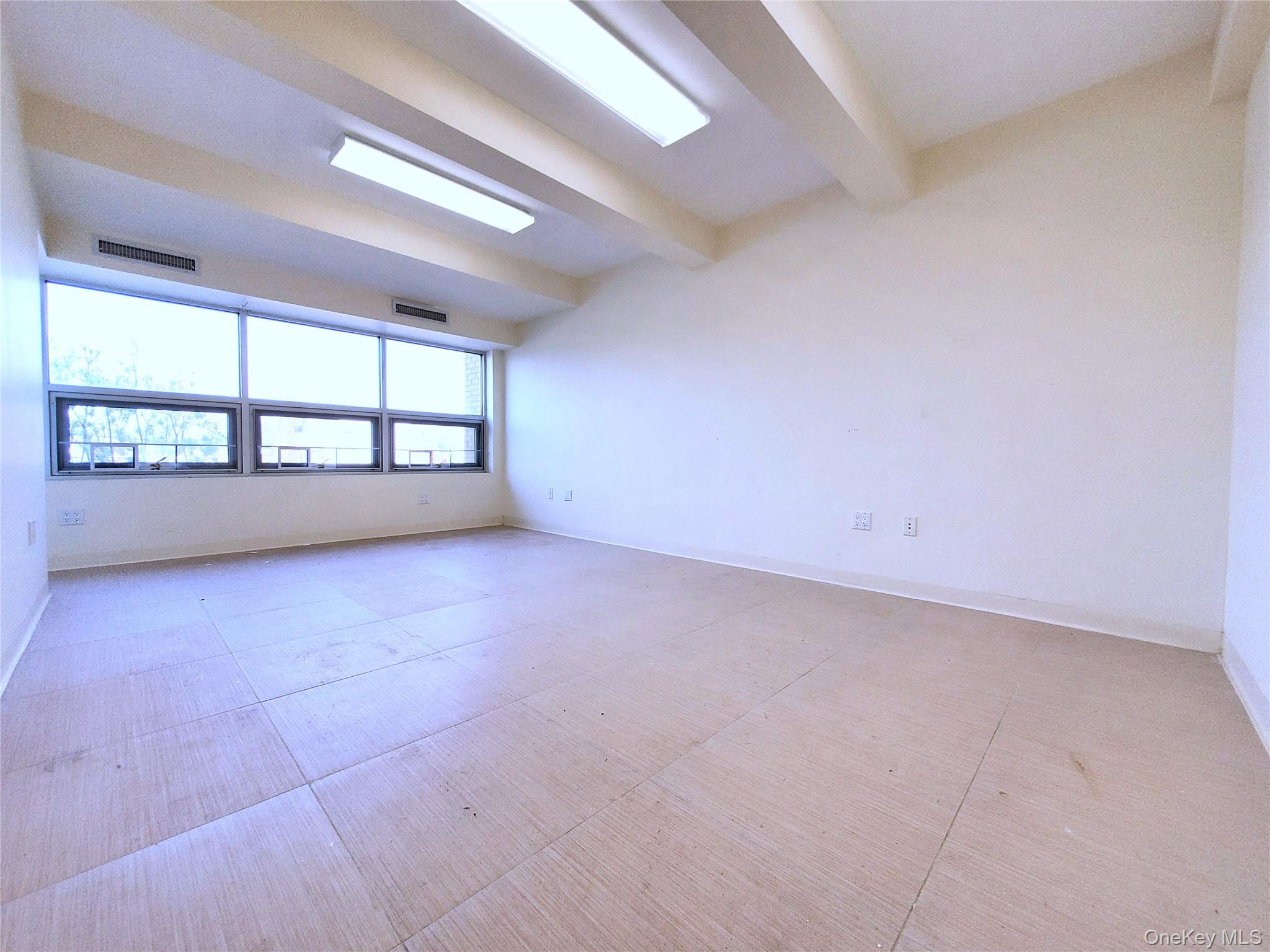 #10 photo, 61-12 220 Street, クイーンズ区 Bayside , NY 11364