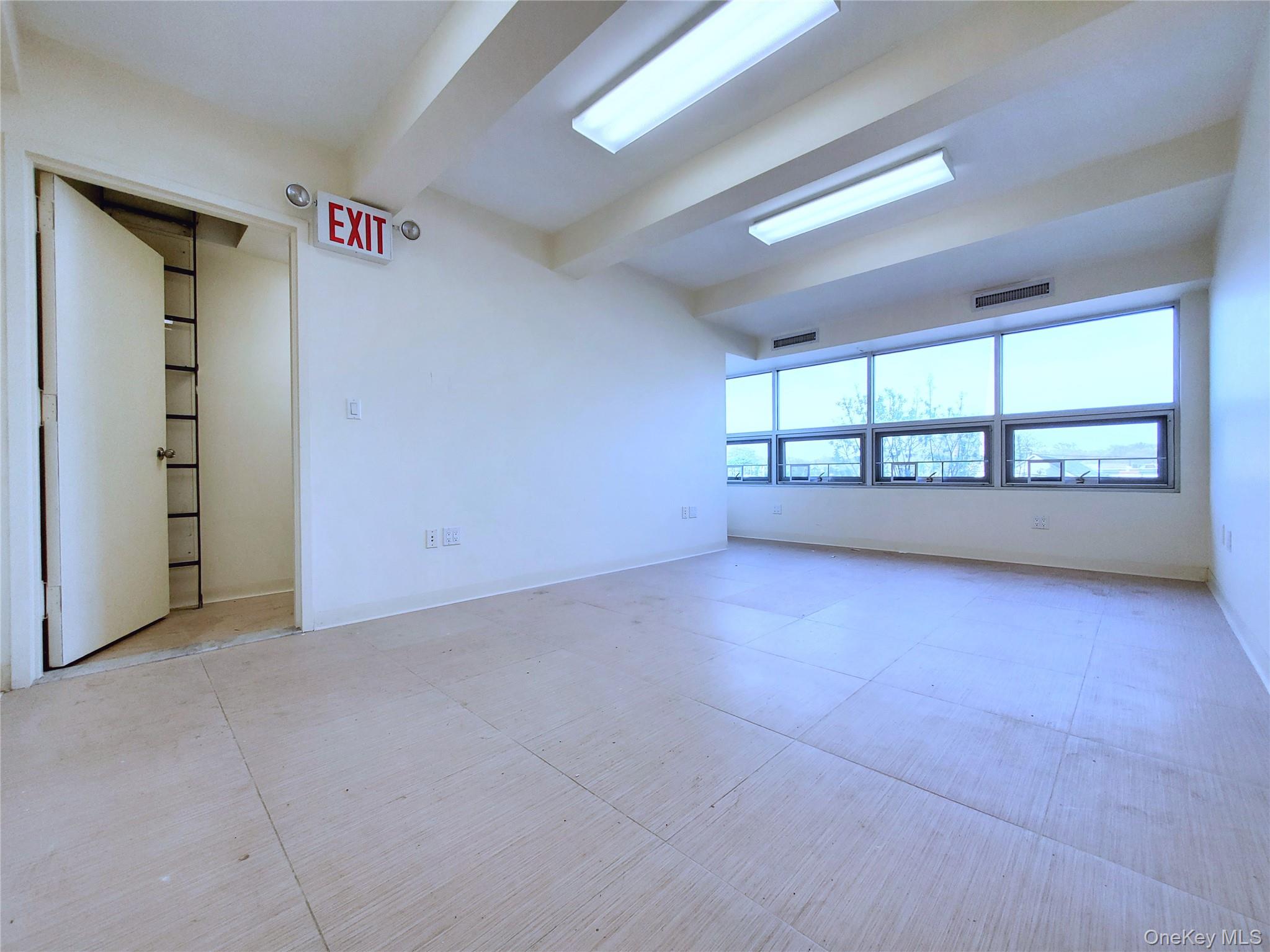 #11 photo, 61-12 220 Street, クイーンズ区 Bayside , NY 11364