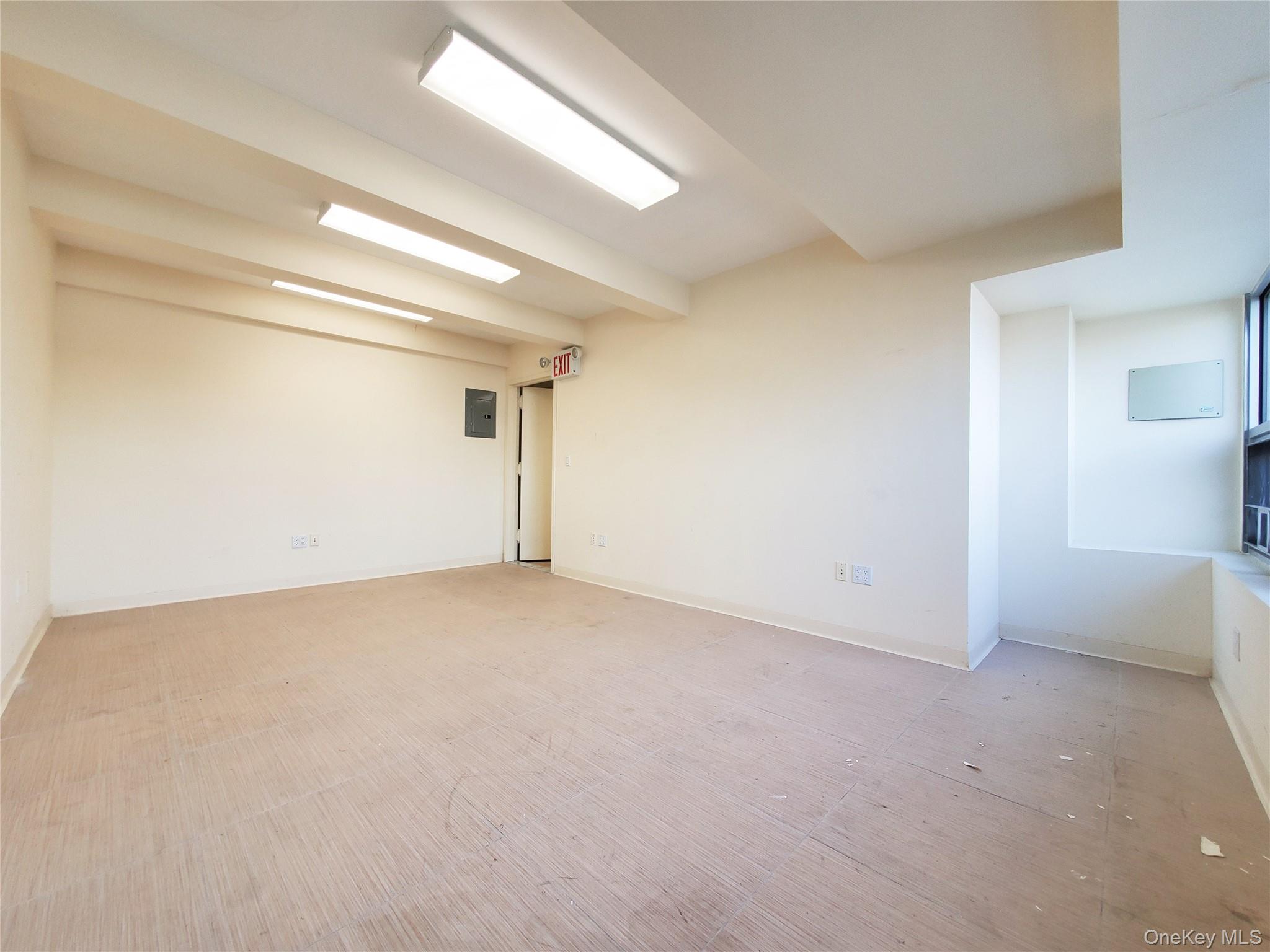 #12 photo, 61-12 220 Street, クイーンズ区 Bayside , NY 11364