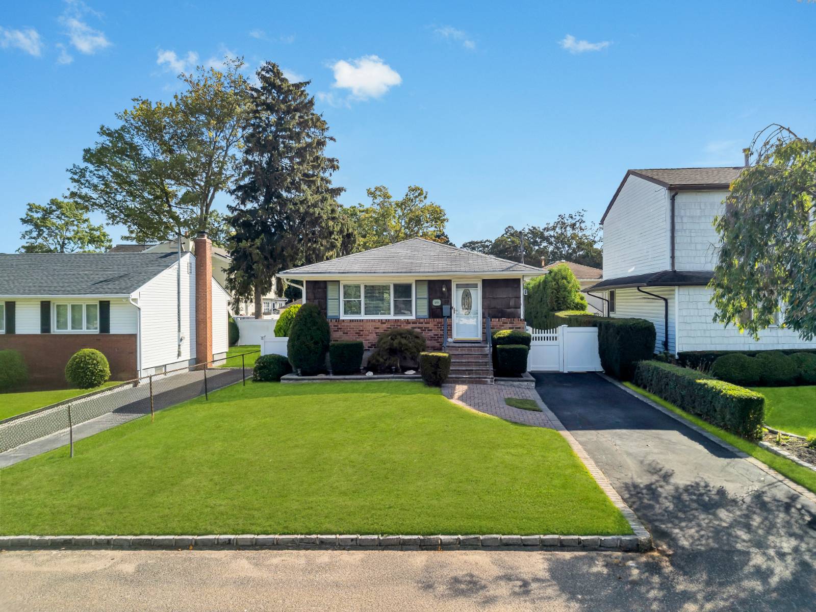 #1 photo, 29 Collins Avenue, サフォーク郡 Deer Park , NY 11729